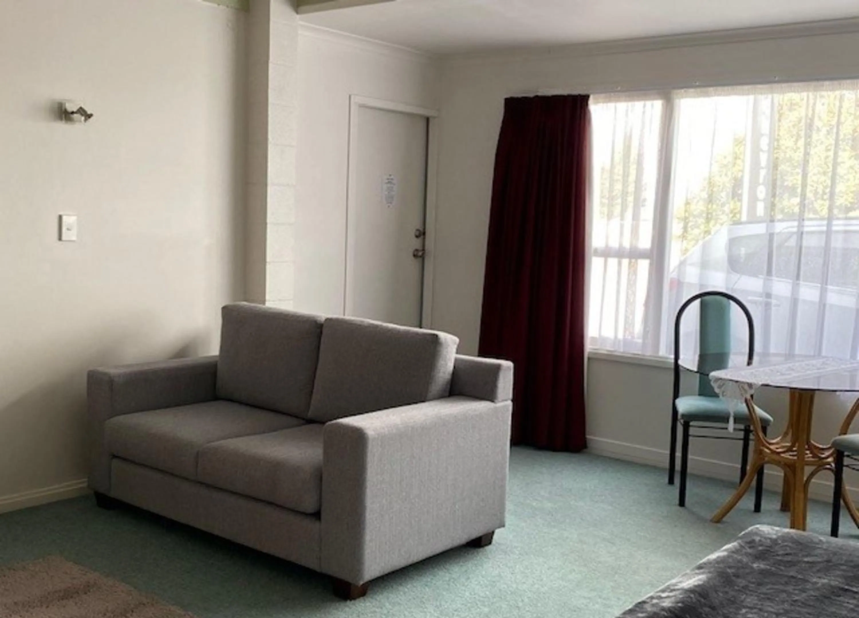 Living room in Chevron Motel