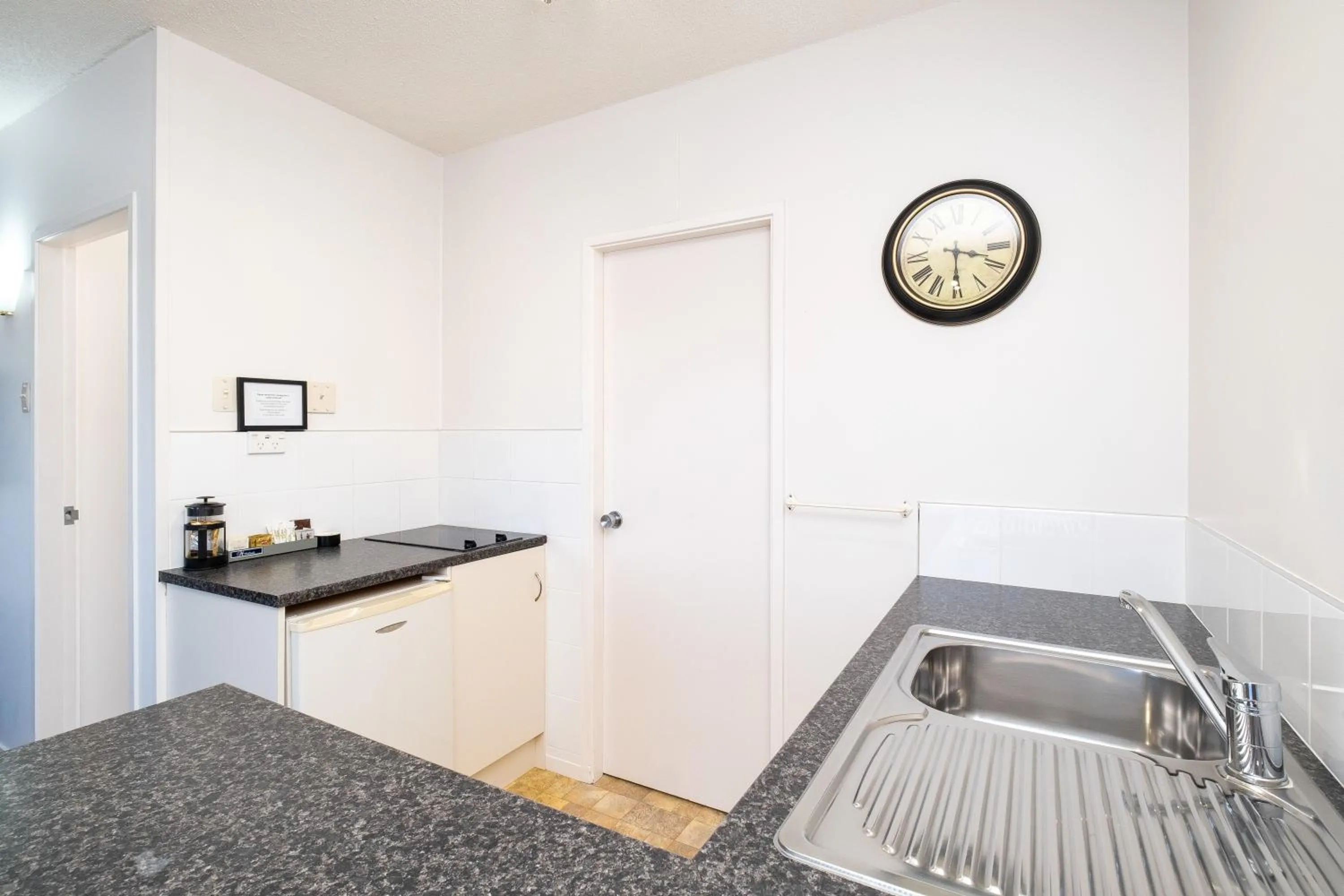 Kitchen or kitchenette in Chevron Motel