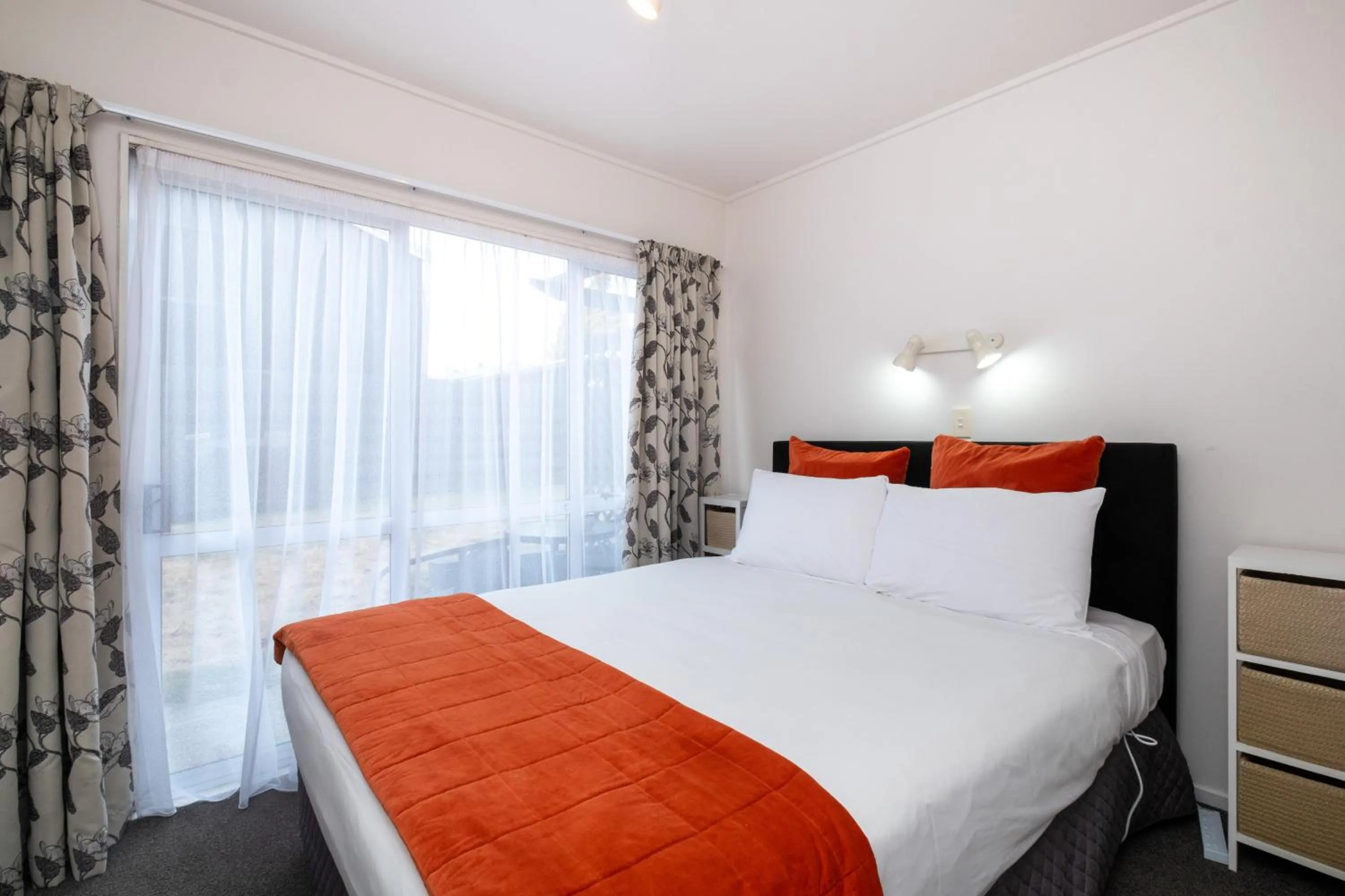 Bedroom, Bed in Chevron Motel