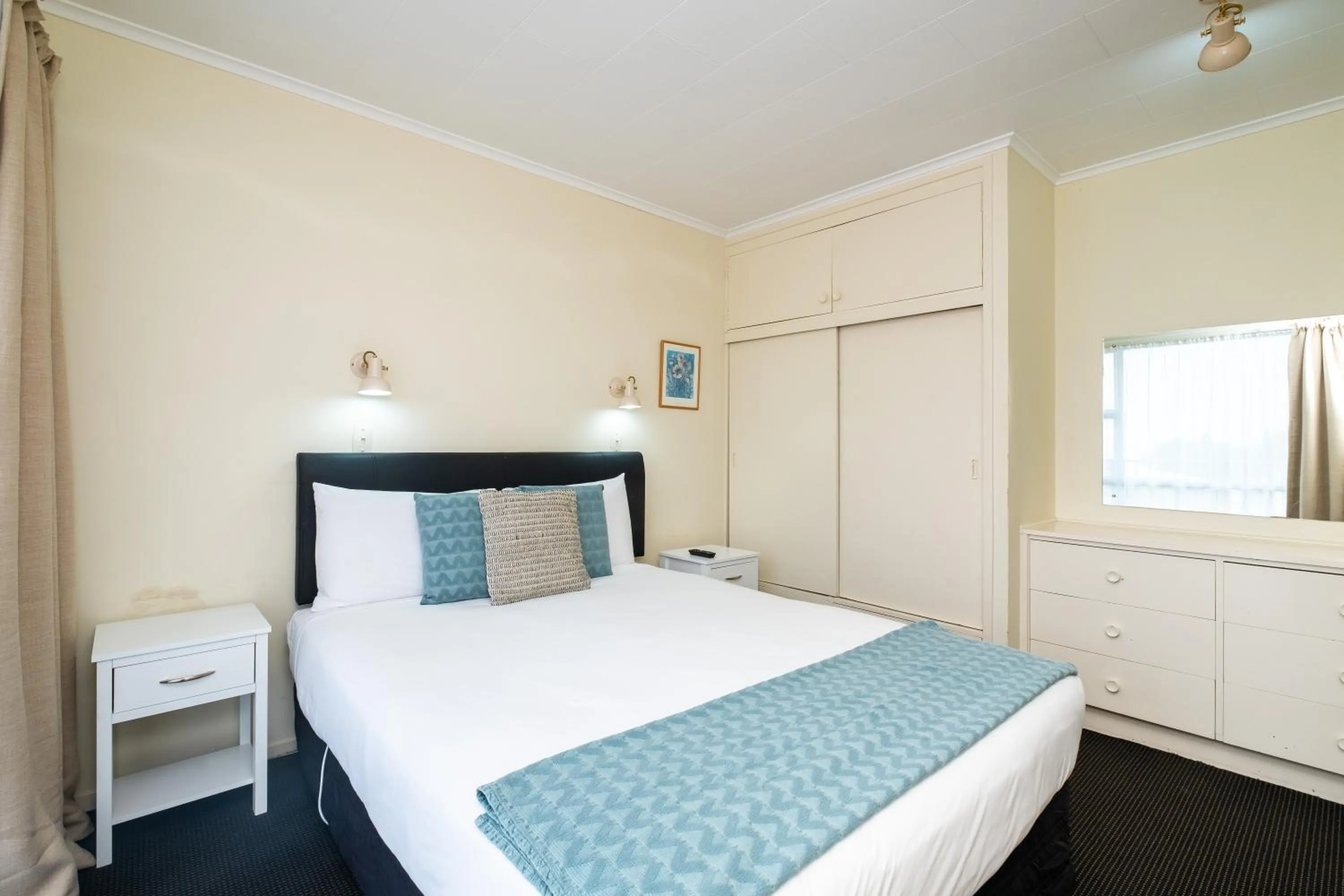 Bedroom, Bed in Chevron Motel