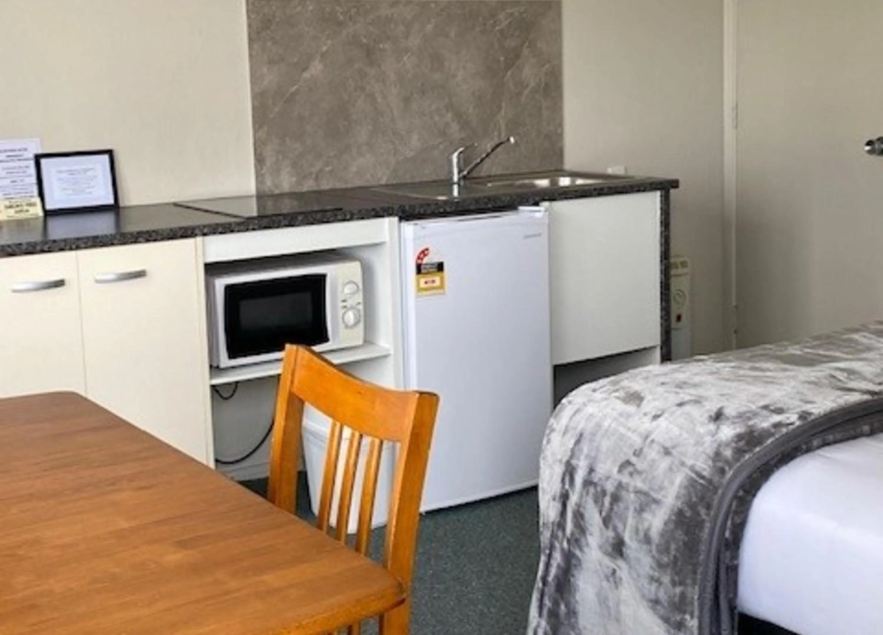 Kitchen or kitchenette in Chevron Motel