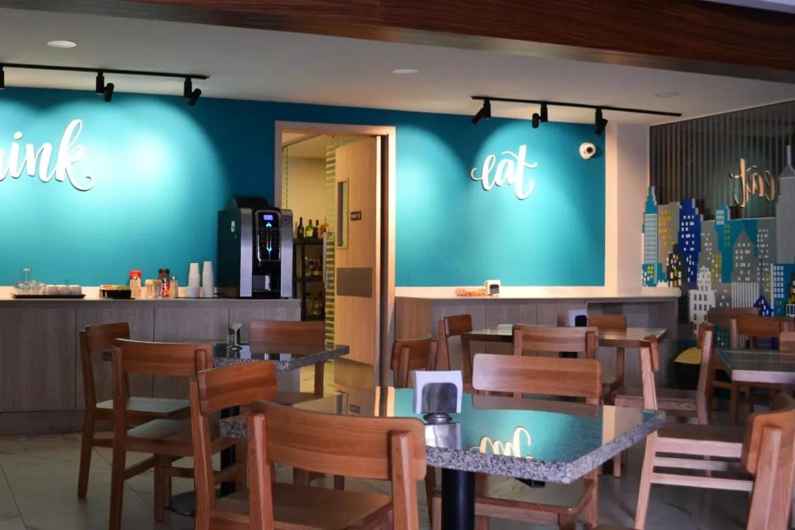 Restaurant/places to eat in Hangar Inn Guadalajara Aeropuerto