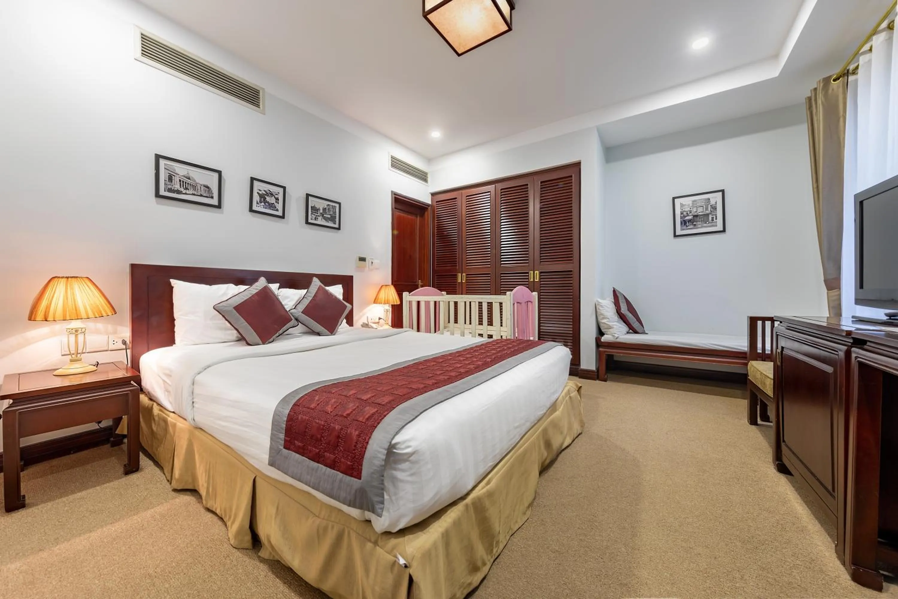 Bed in La Dolce Vita Hotel