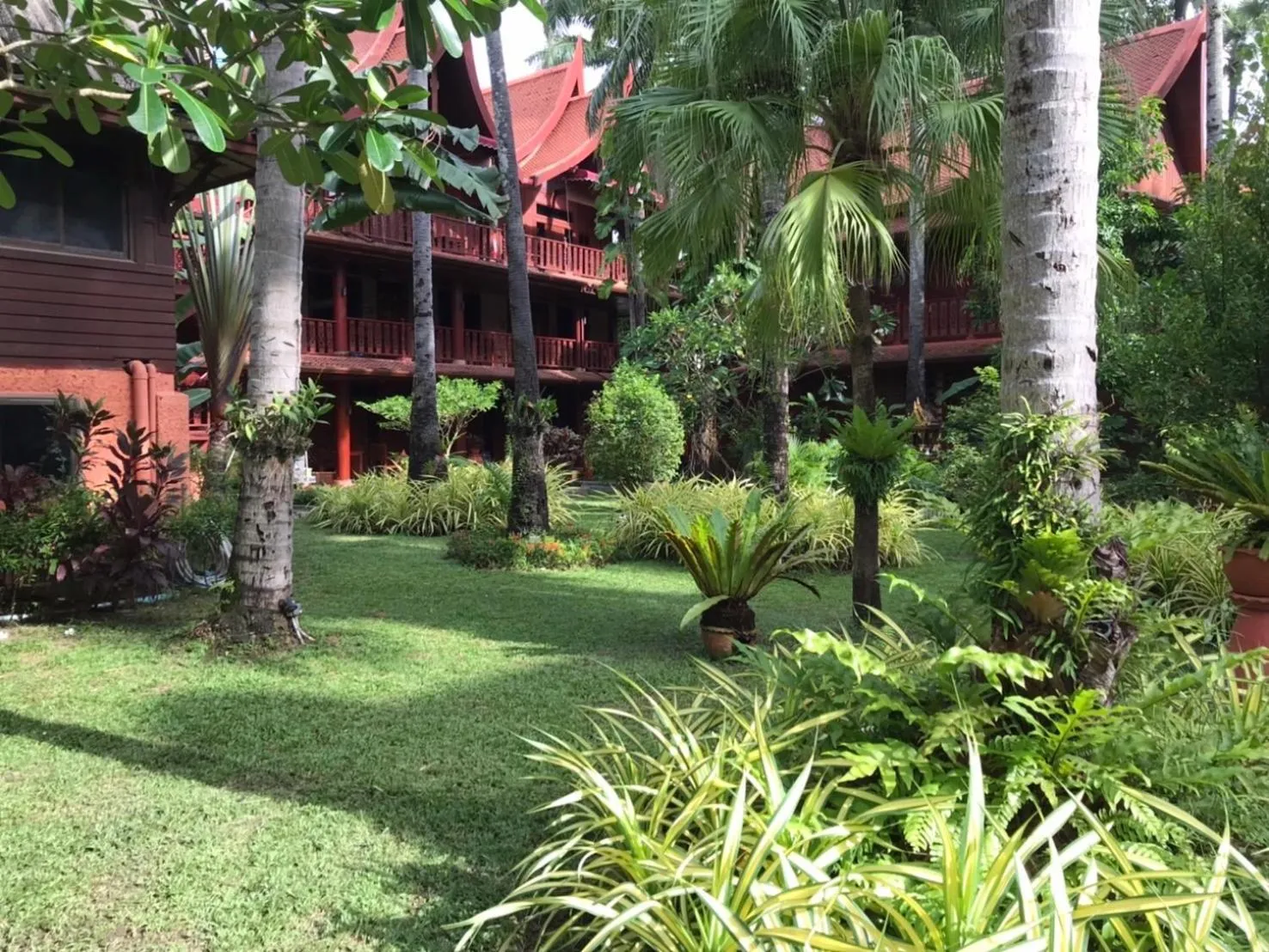 Garden in Royal Phawadee Village Patong - 2 Minutes walk to the beach