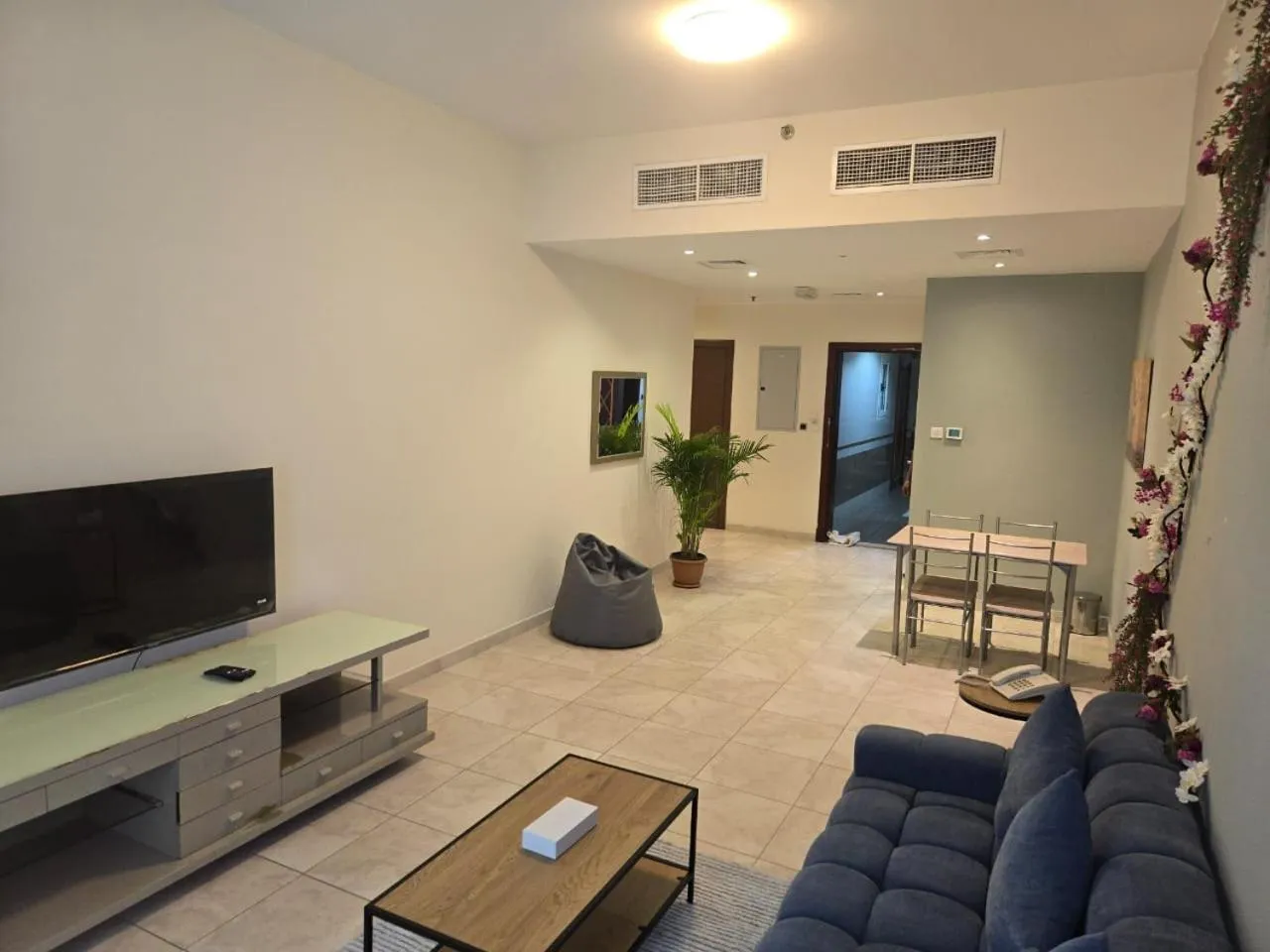 Living room in Al Raya Hotel Apartments