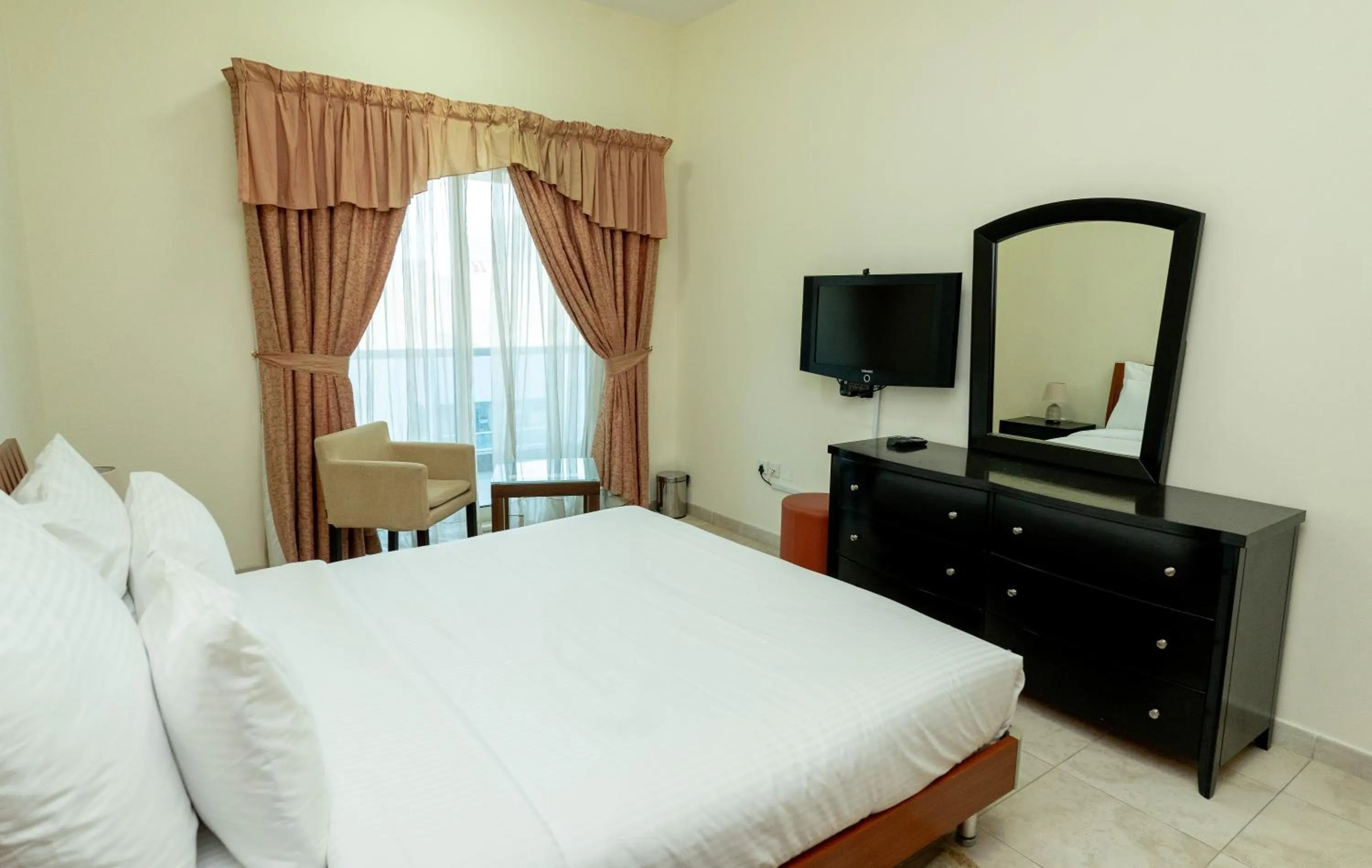 Bed in Al Raya Hotel Apartments