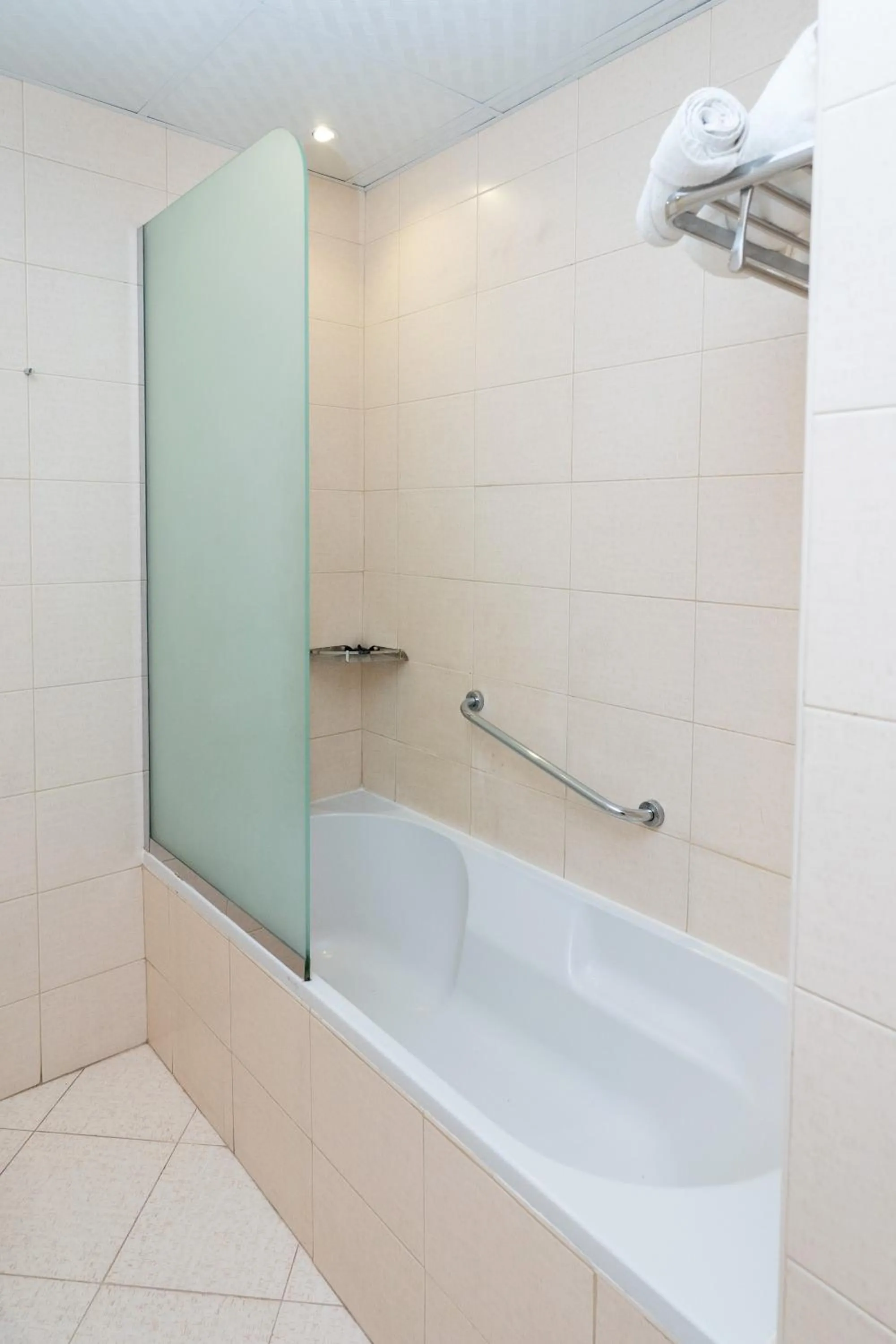 Shower in Al Raya Hotel Apartments