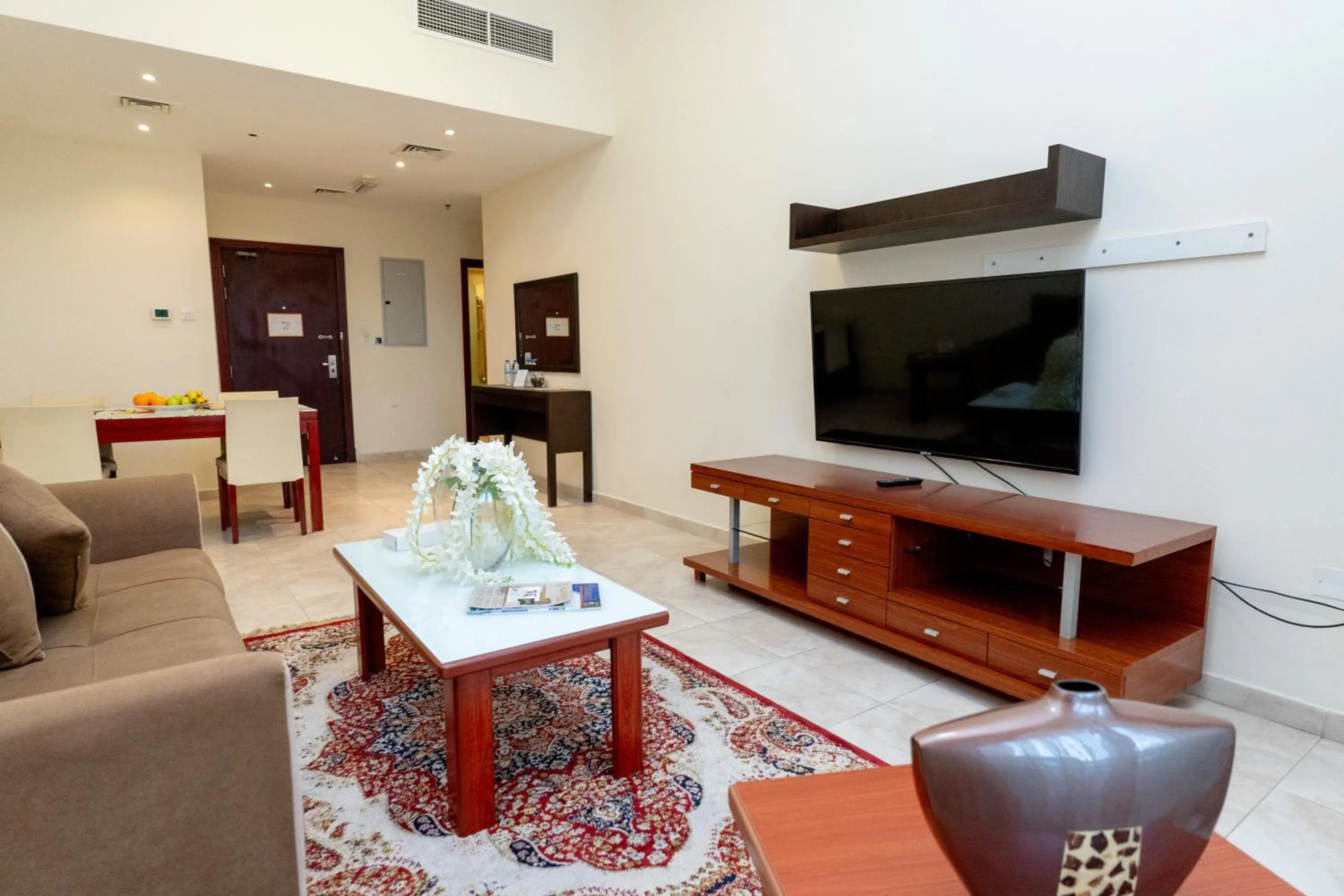 Living room in Al Raya Hotel Apartments
