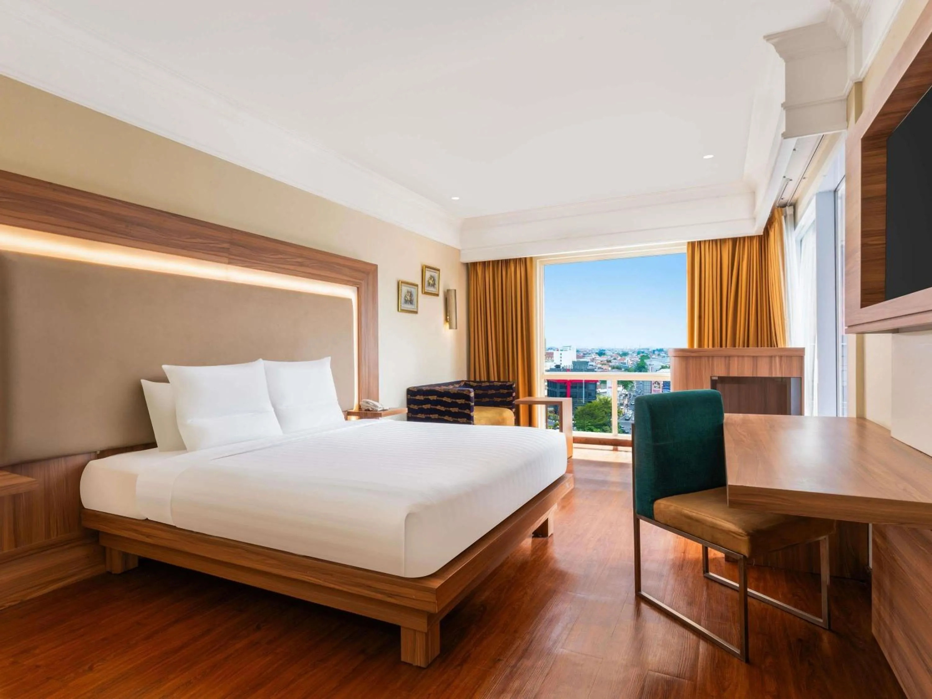 Photo of the whole room, Bed in Novotel Semarang