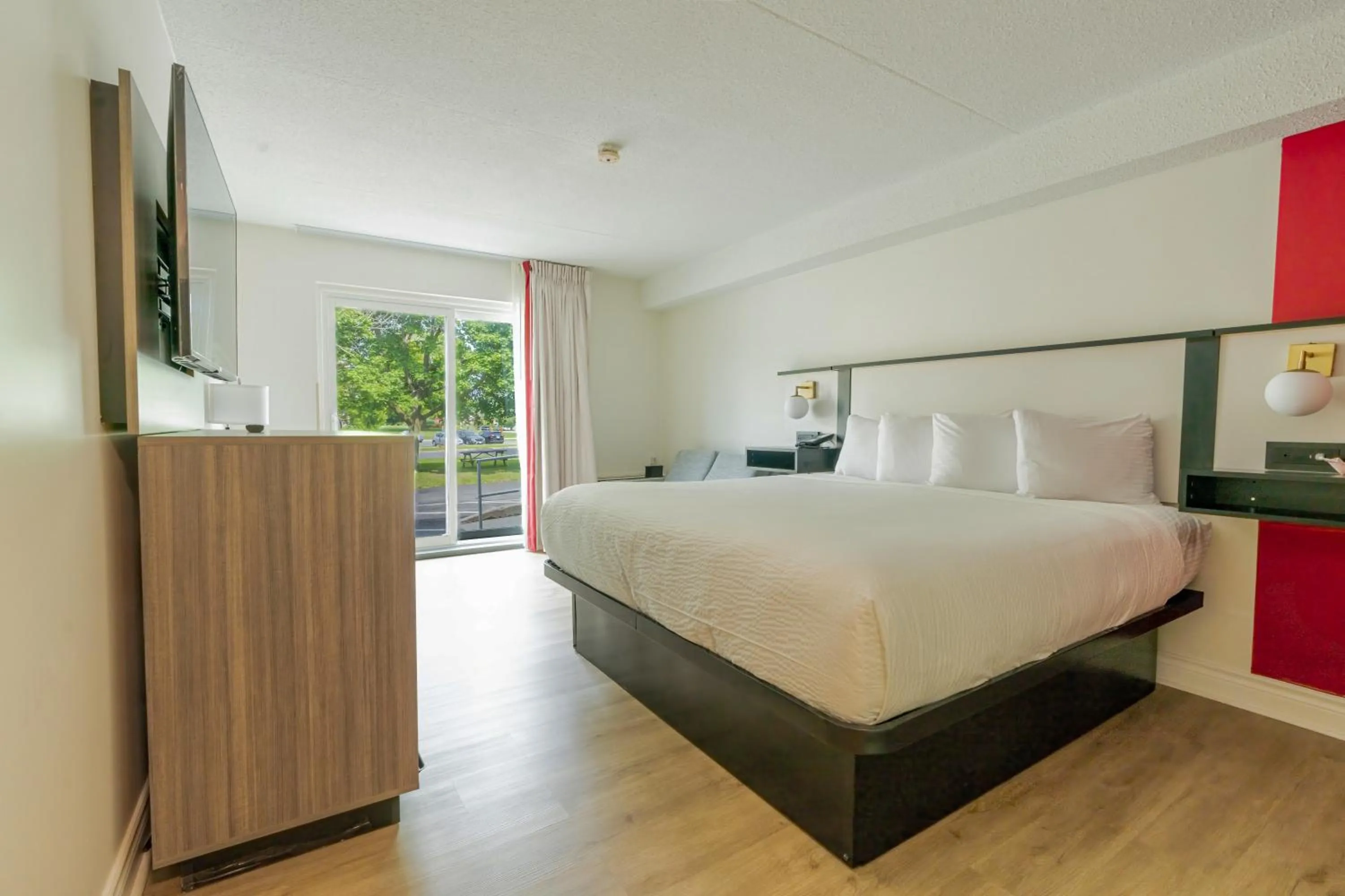 Bed in Maple Crest Inn