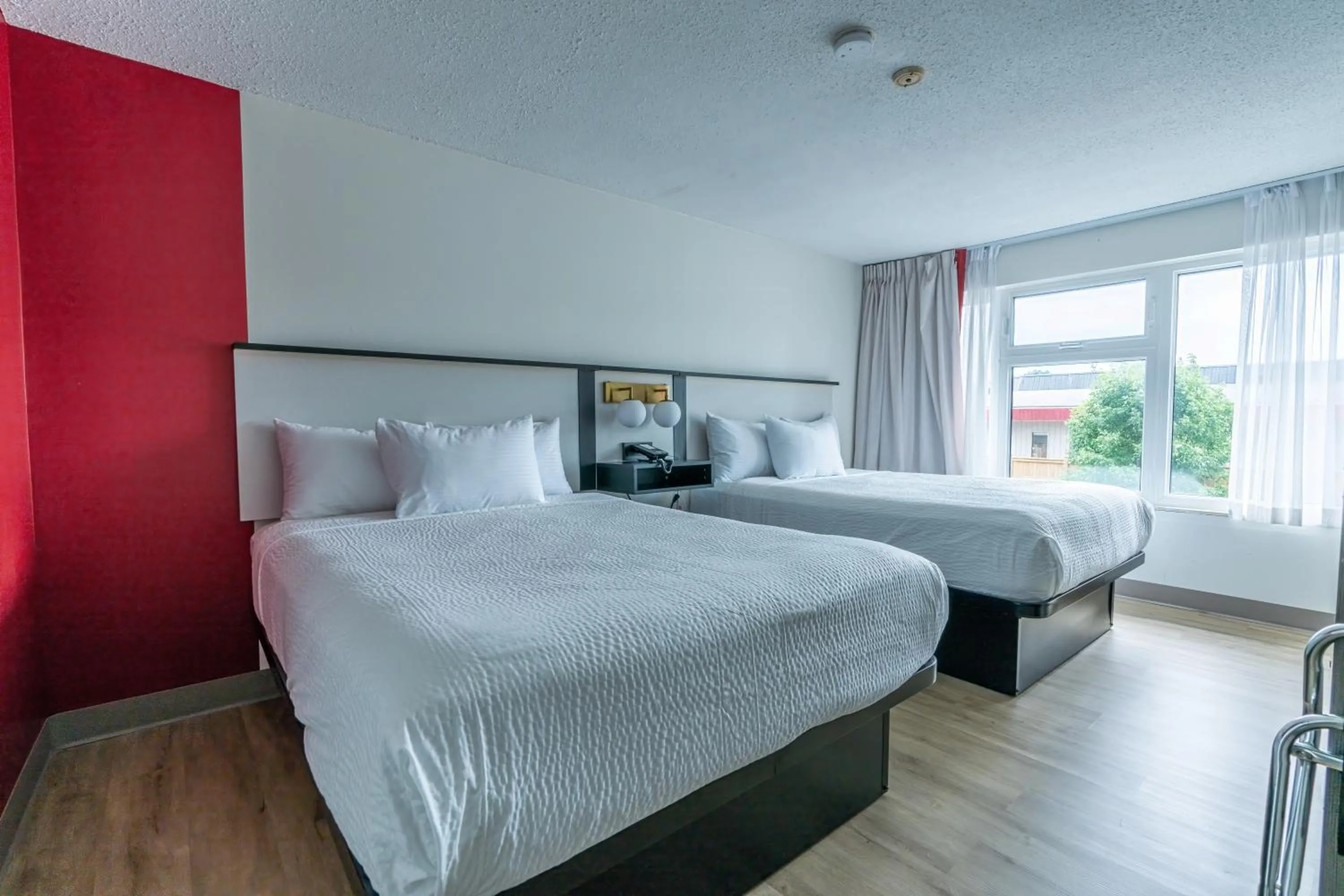 Bed in Maple Crest Inn