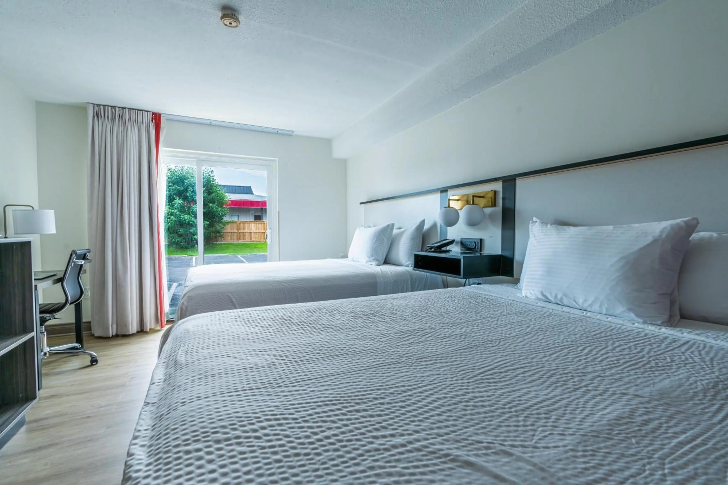 Bed in Maple Crest Inn