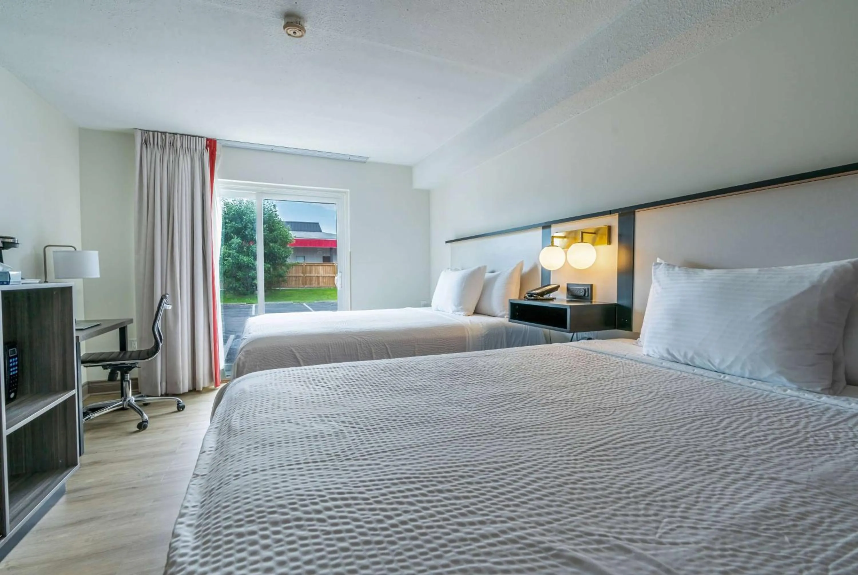 Photo of the whole room, Bed in Ramada by Wyndham Kingston