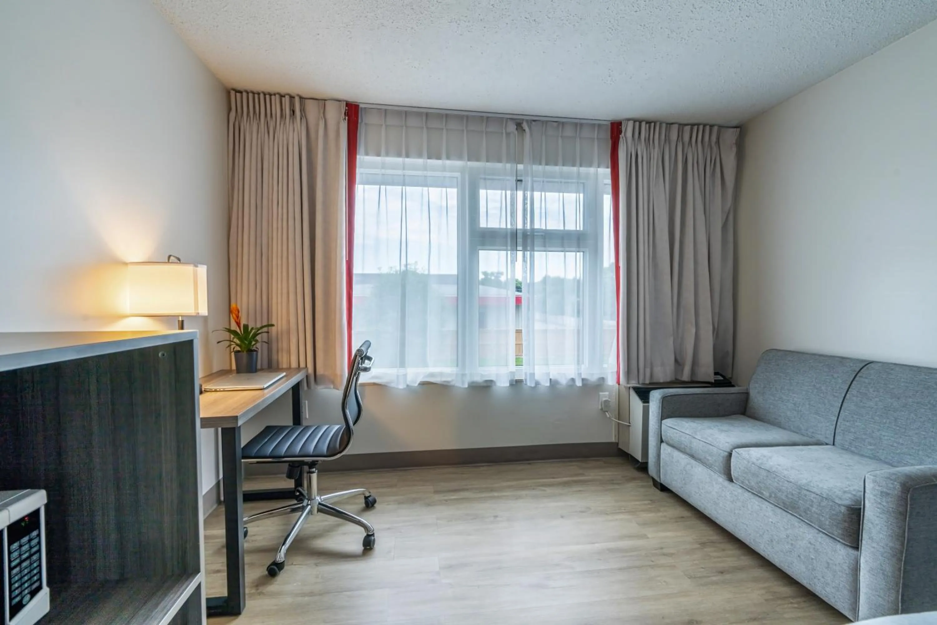 Seating Area in Maple Crest Inn