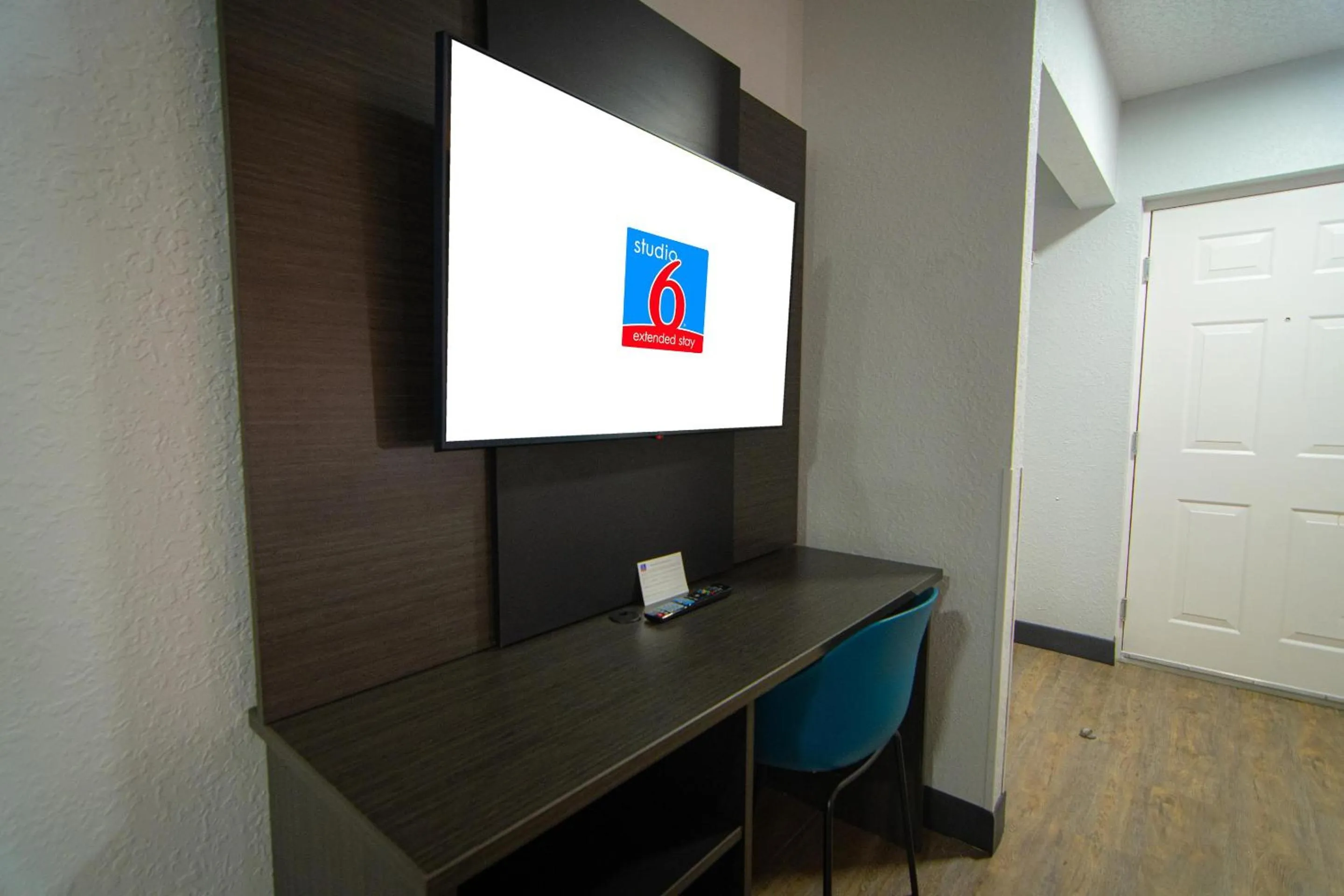 TV and multimedia in Studio 6-Coral Springs, FL - Fort Lauderdale