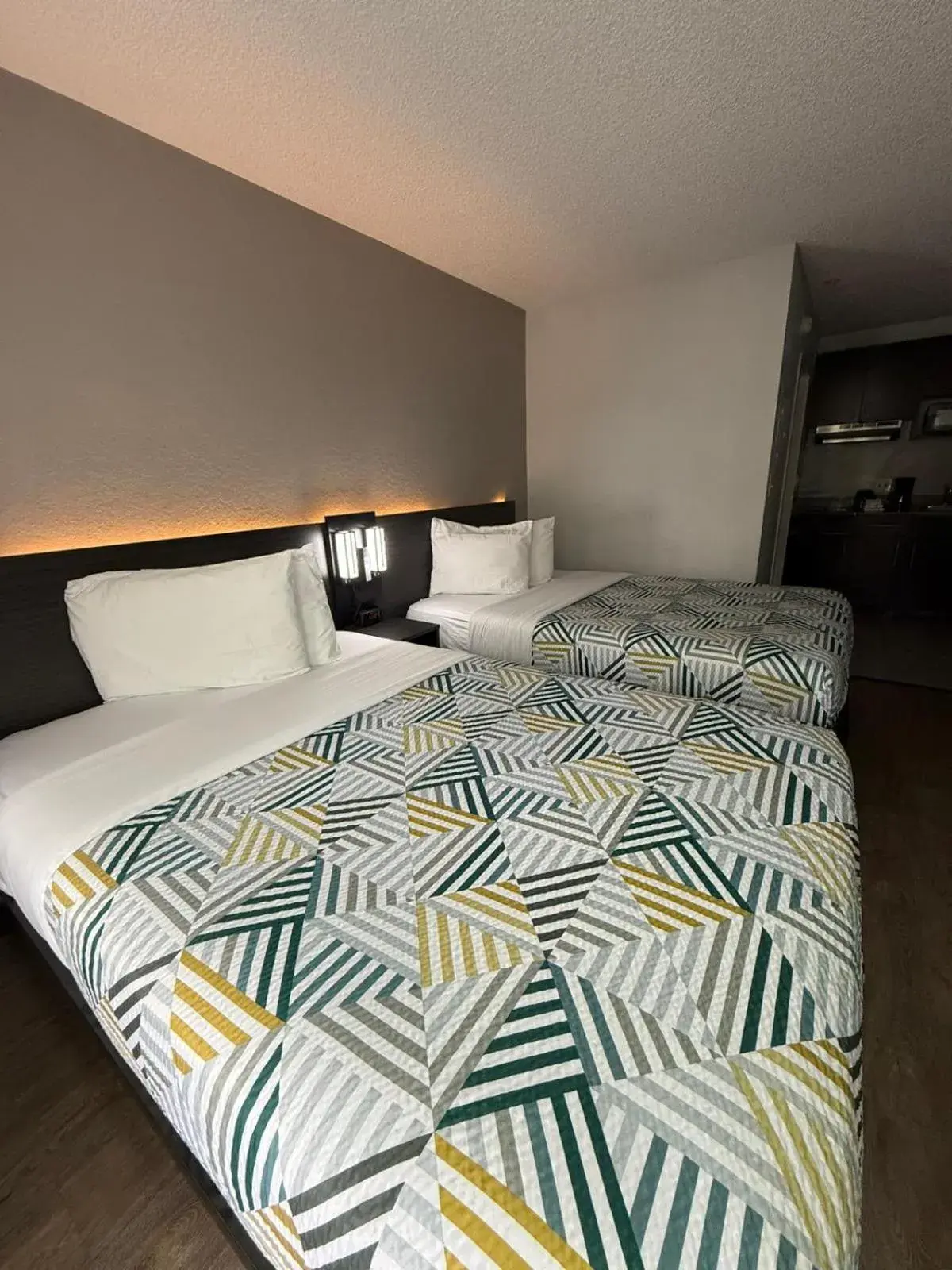 Queen Room with Two Queen Beds - Non-Smoking in Studio 6-Coral Springs, FL - Fort Lauderdale Queen Room with Two Queen Beds - Non-Smoking in Studio 6-Coral Springs, FL - Fort Lauderdale