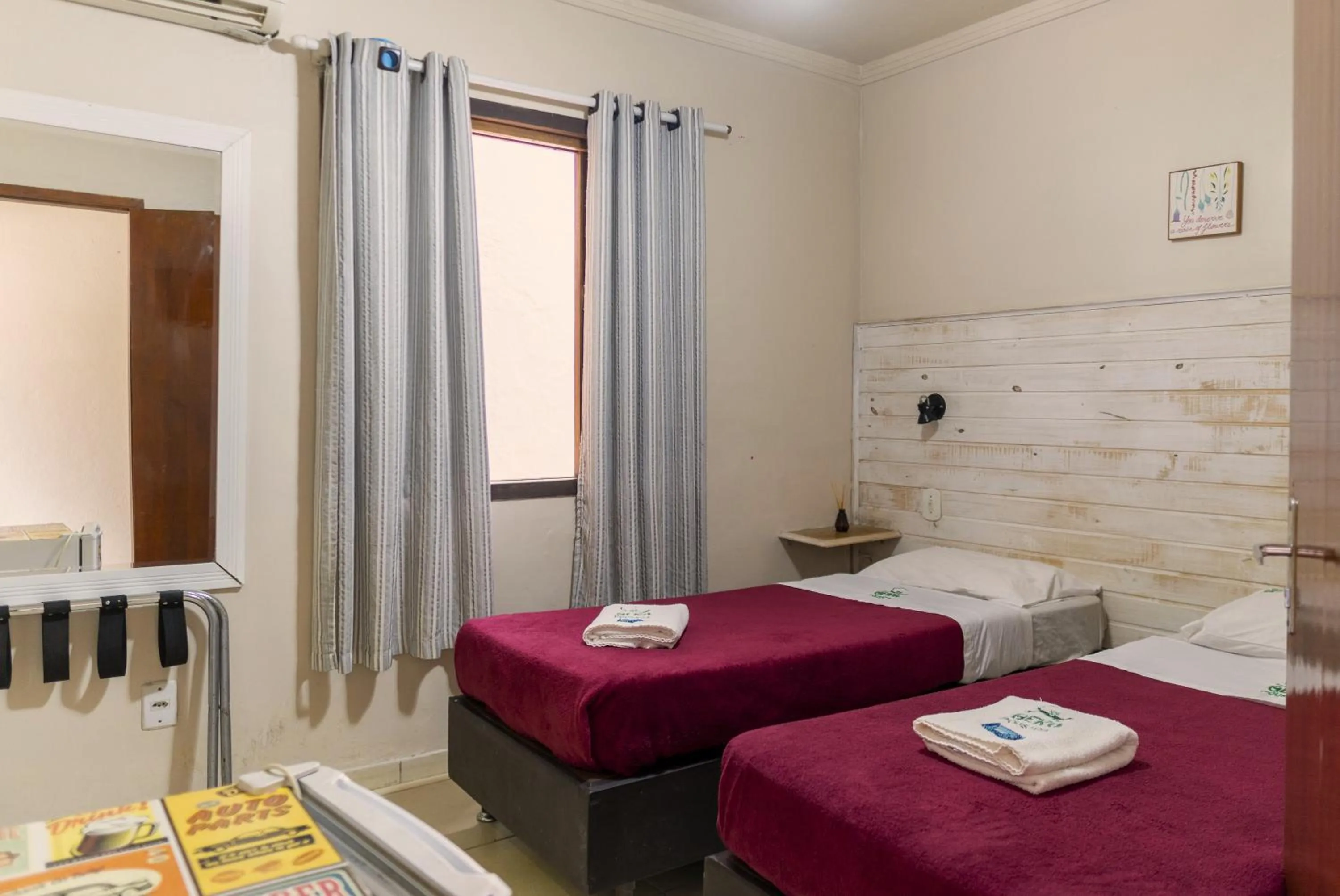 Photo of the whole room, Bed in Geko Pousada Paraty