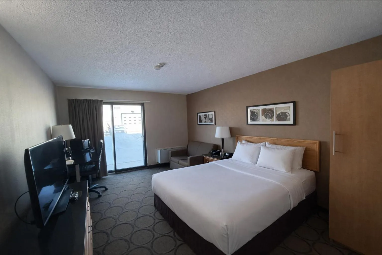 Bedroom, Bed in Comfort Inn Baie-Comeau