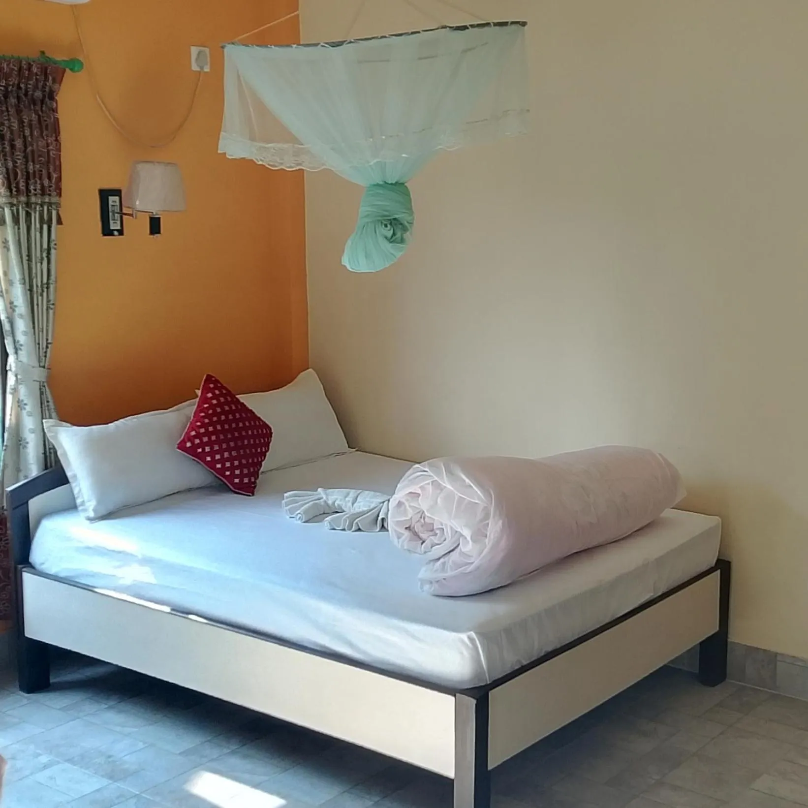 Bed in Hotel Rhino Land-Sauraha Family Home