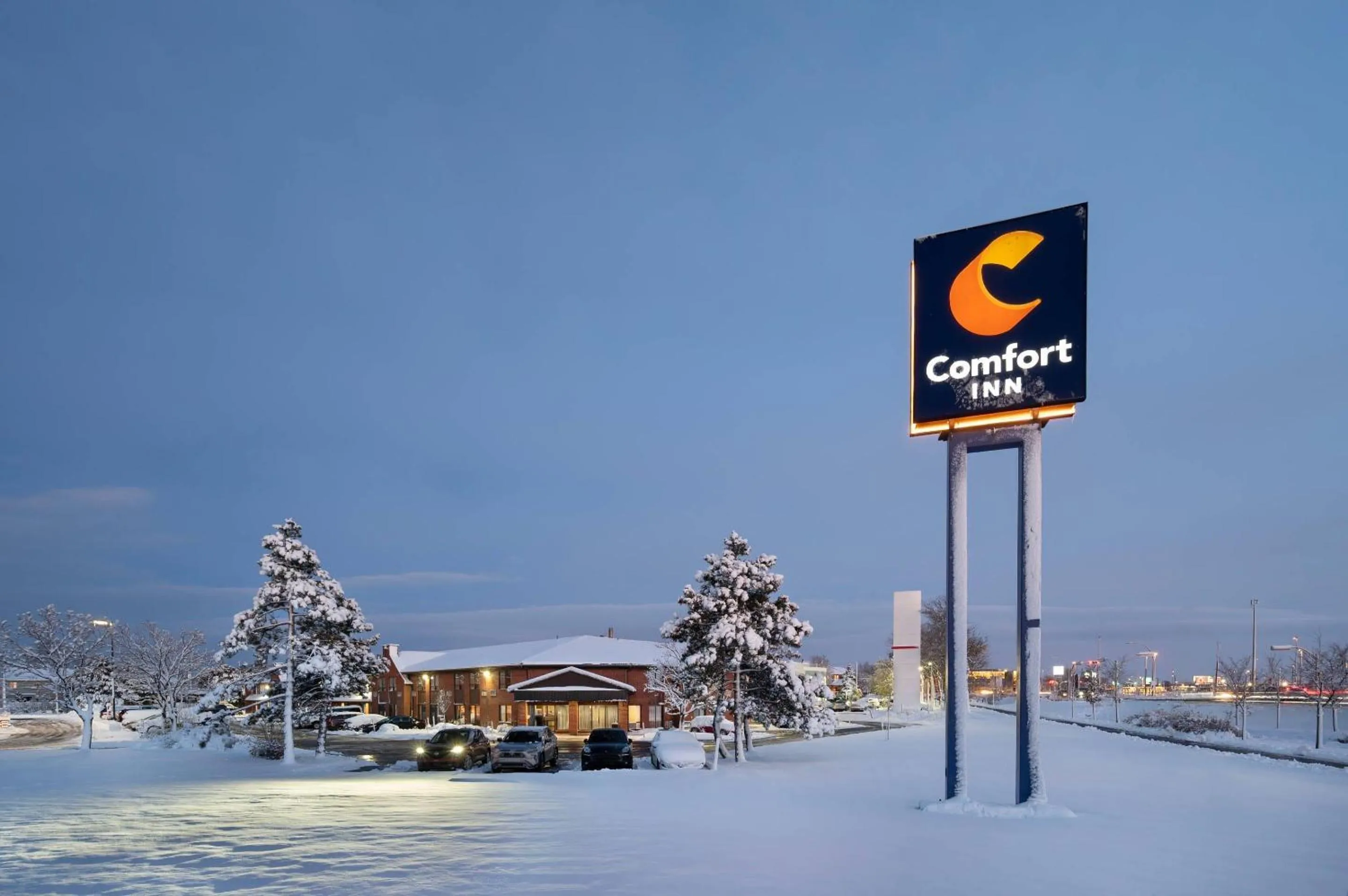 Property building in Comfort Inn South Shore