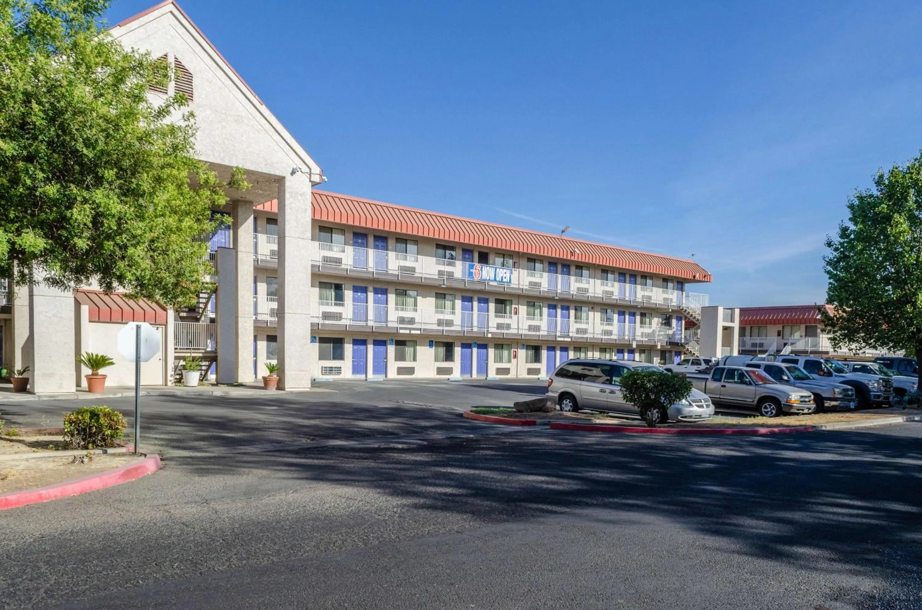 Property building in Motel 6-Fresno, CA - Yosemite Hwy