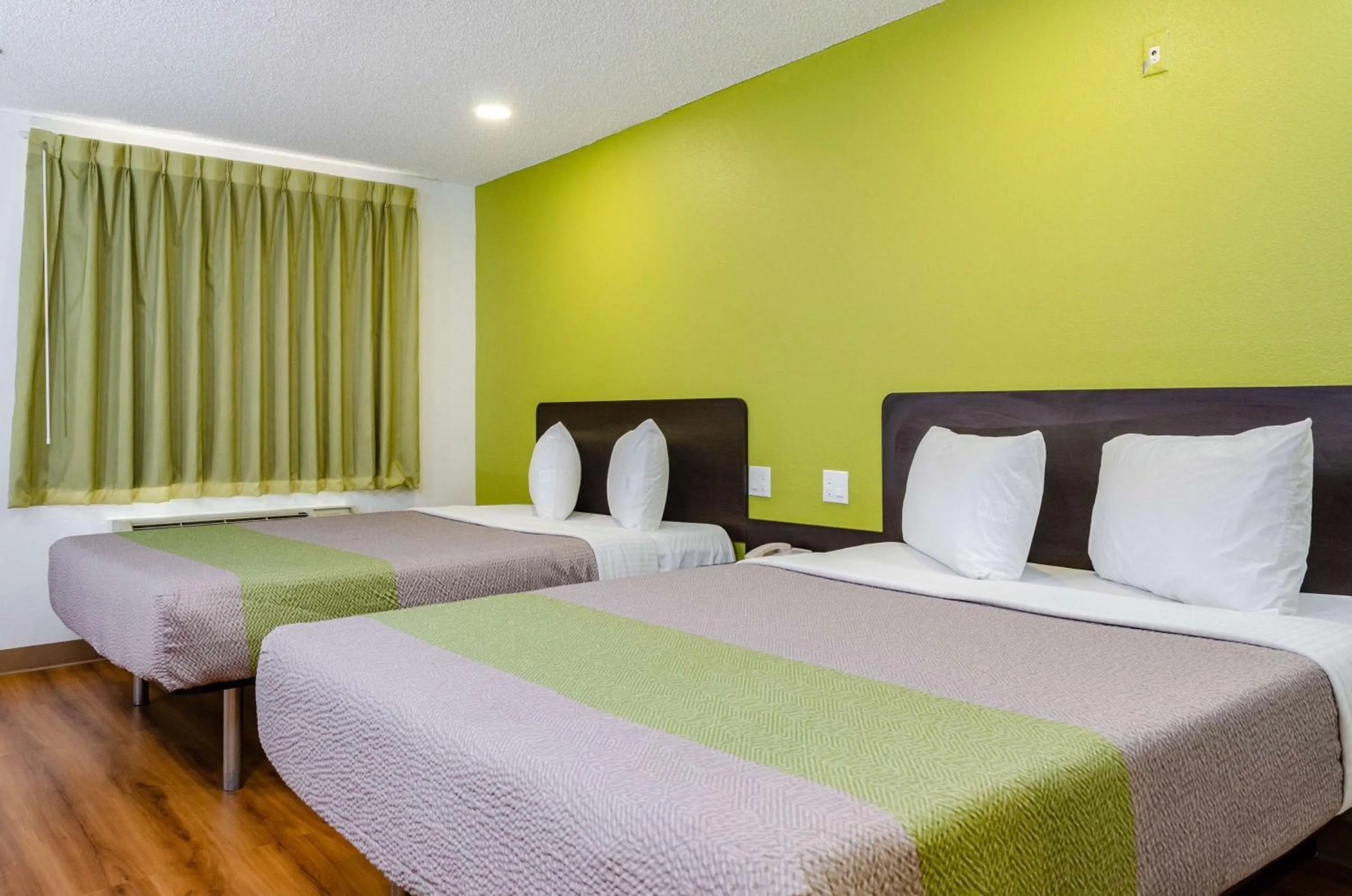 Photo of the whole room, Bed in Motel 6-Fresno, CA - Yosemite Hwy