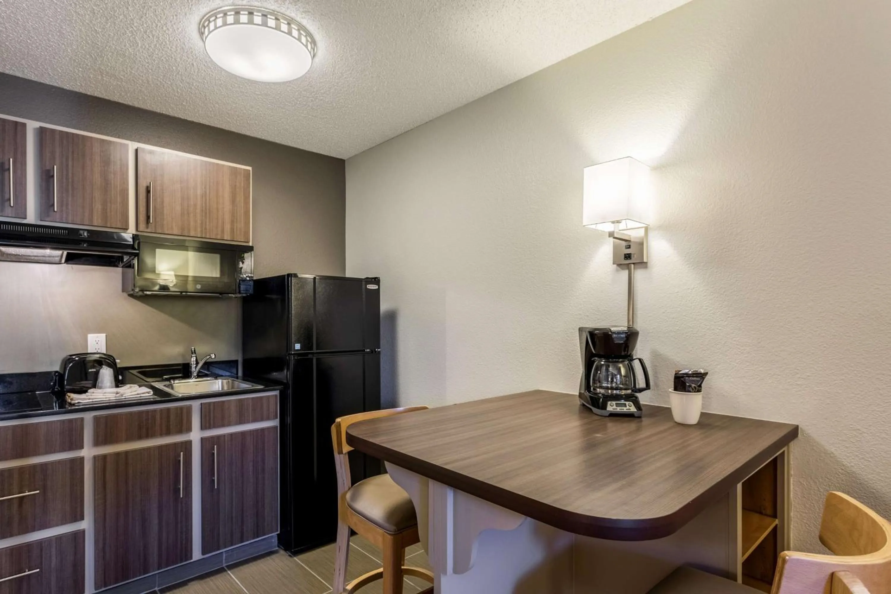 Kitchen or kitchenette in Studio 6-Albuquerque, NM - North