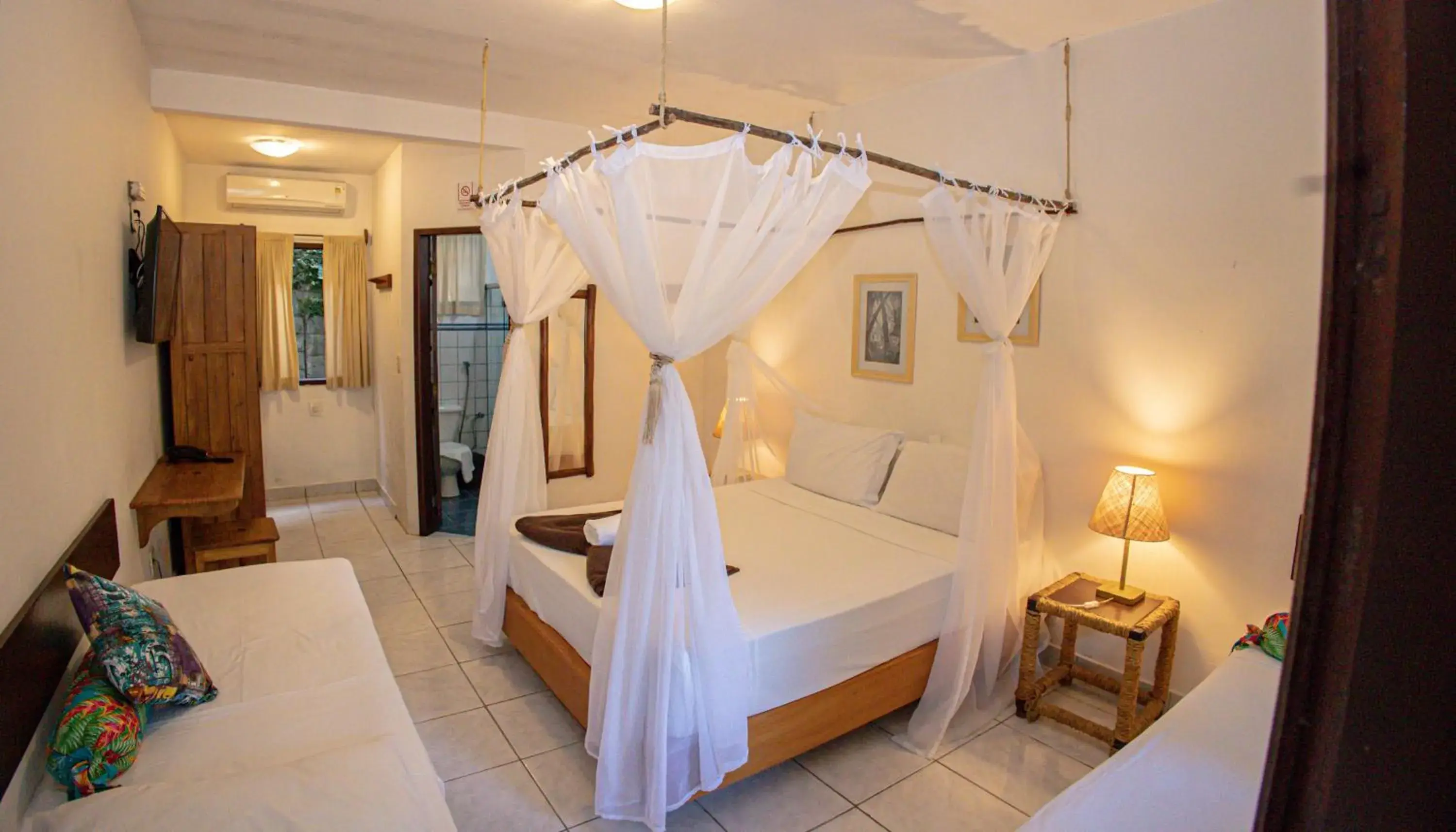 Deluxe Queen Room with Balcony and Pool View in Pousada Saudosa Maloca Deluxe Queen Room with Balcony and Pool View in Pousada Saudosa Maloca