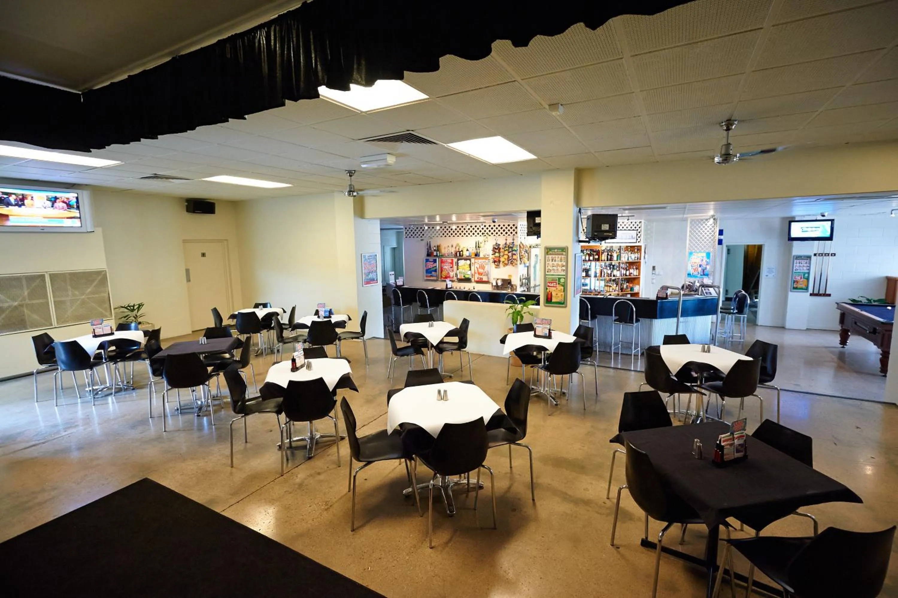 Dining area in Commercial Hotel