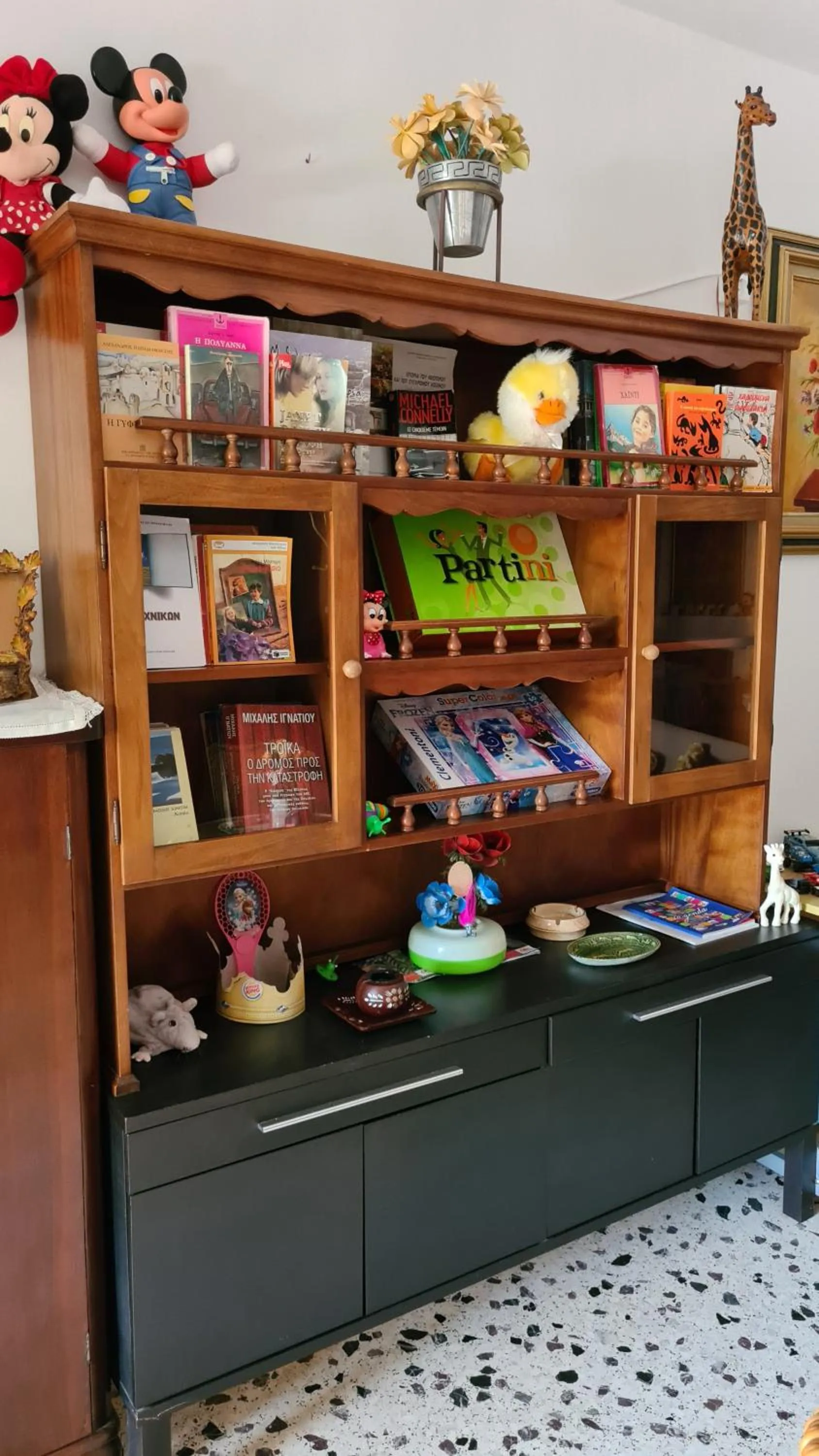 Library in Villa George - Family Holidays