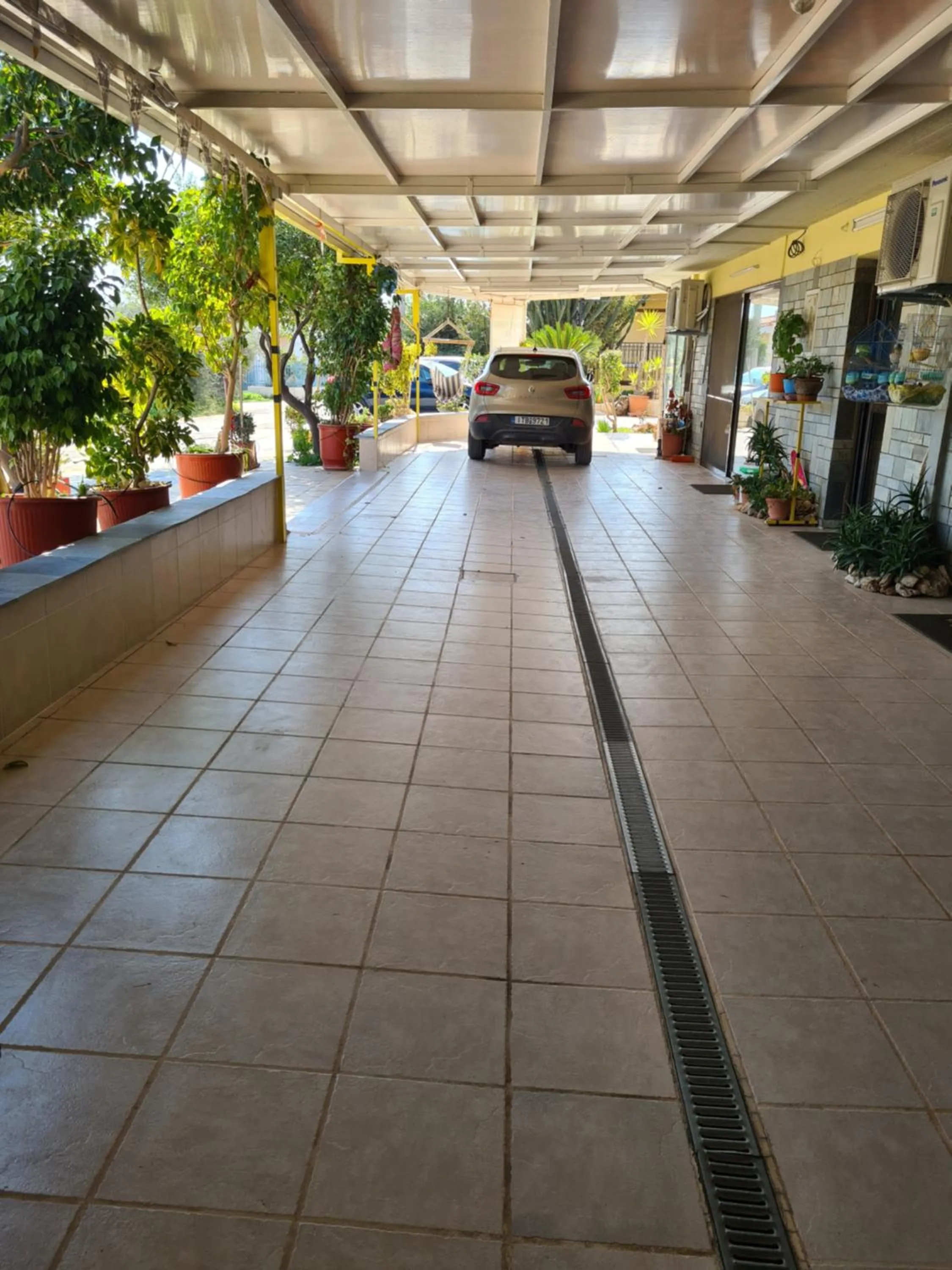 Parking in Villa George - Family Holidays