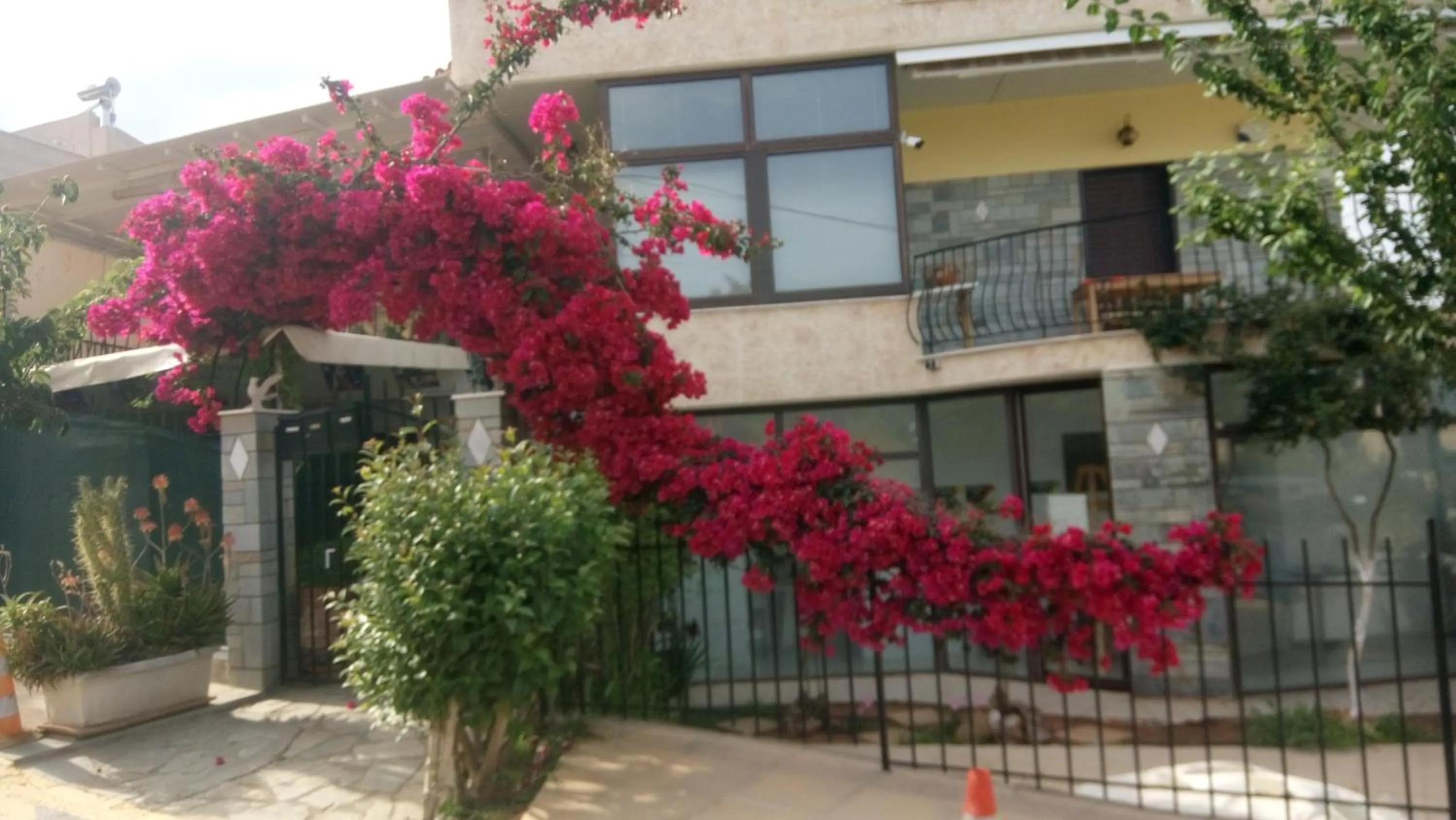 Facade/entrance in Villa George - Family Holidays