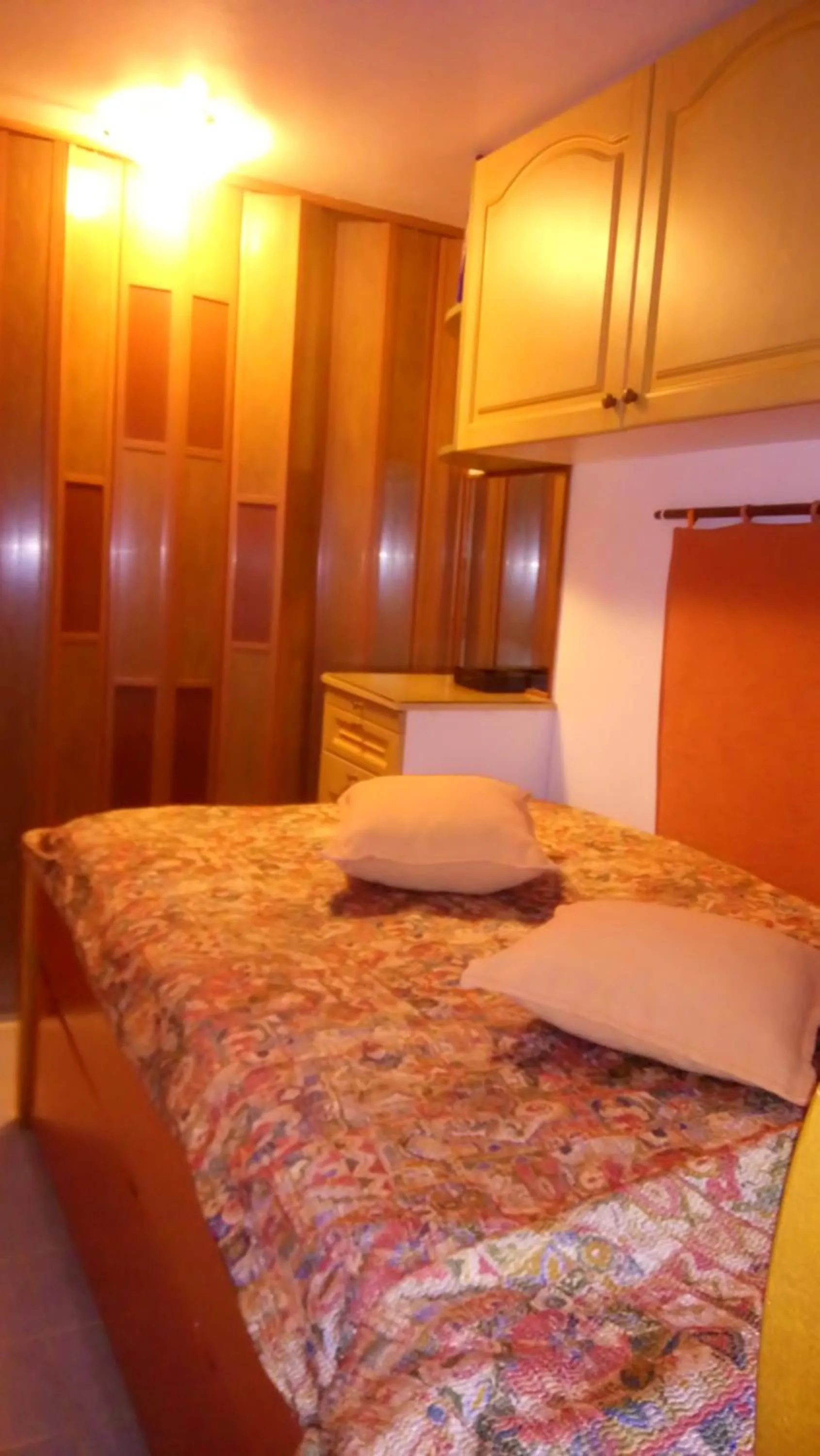 Bedroom, Bed in Villa George - Family Holidays