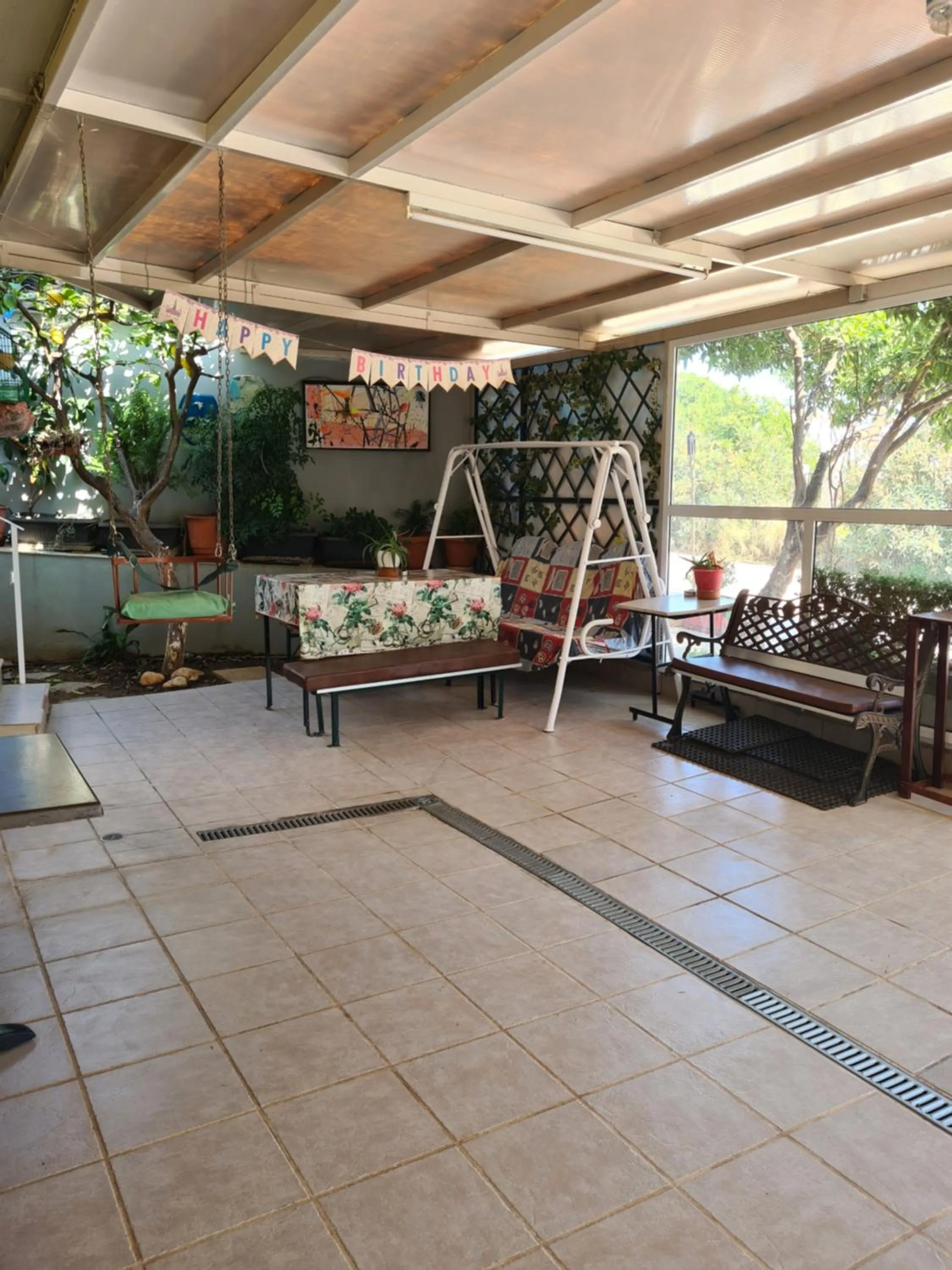 Patio in Villa George - Family Holidays