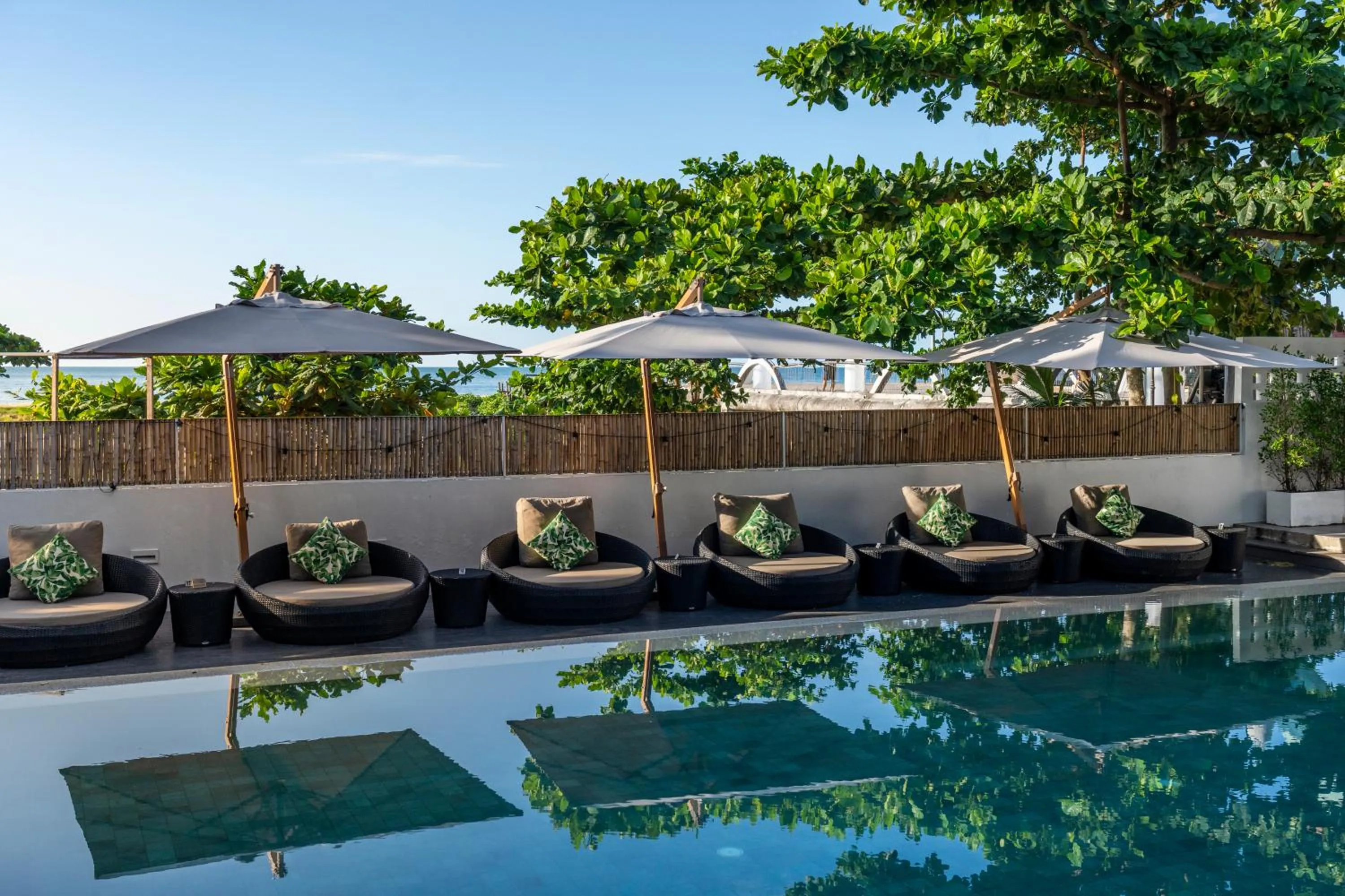 Swimming pool in Zara Beach Resort Koh Samui