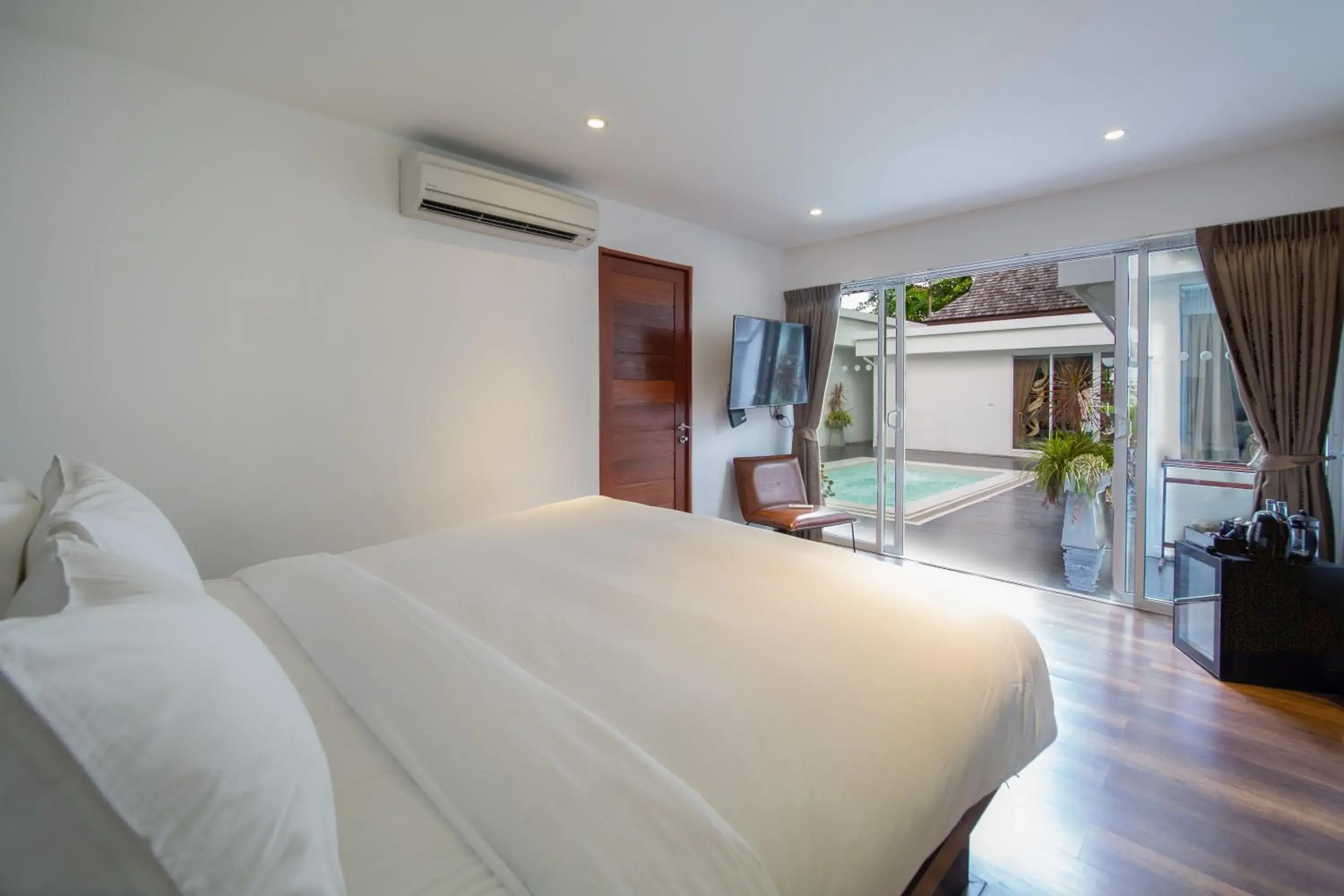 Deluxe Room with Shared Jacuzzi in Zara Beach Resort Koh Samui Deluxe Room with Shared Jacuzzi in Zara Beach Resort Koh Samui