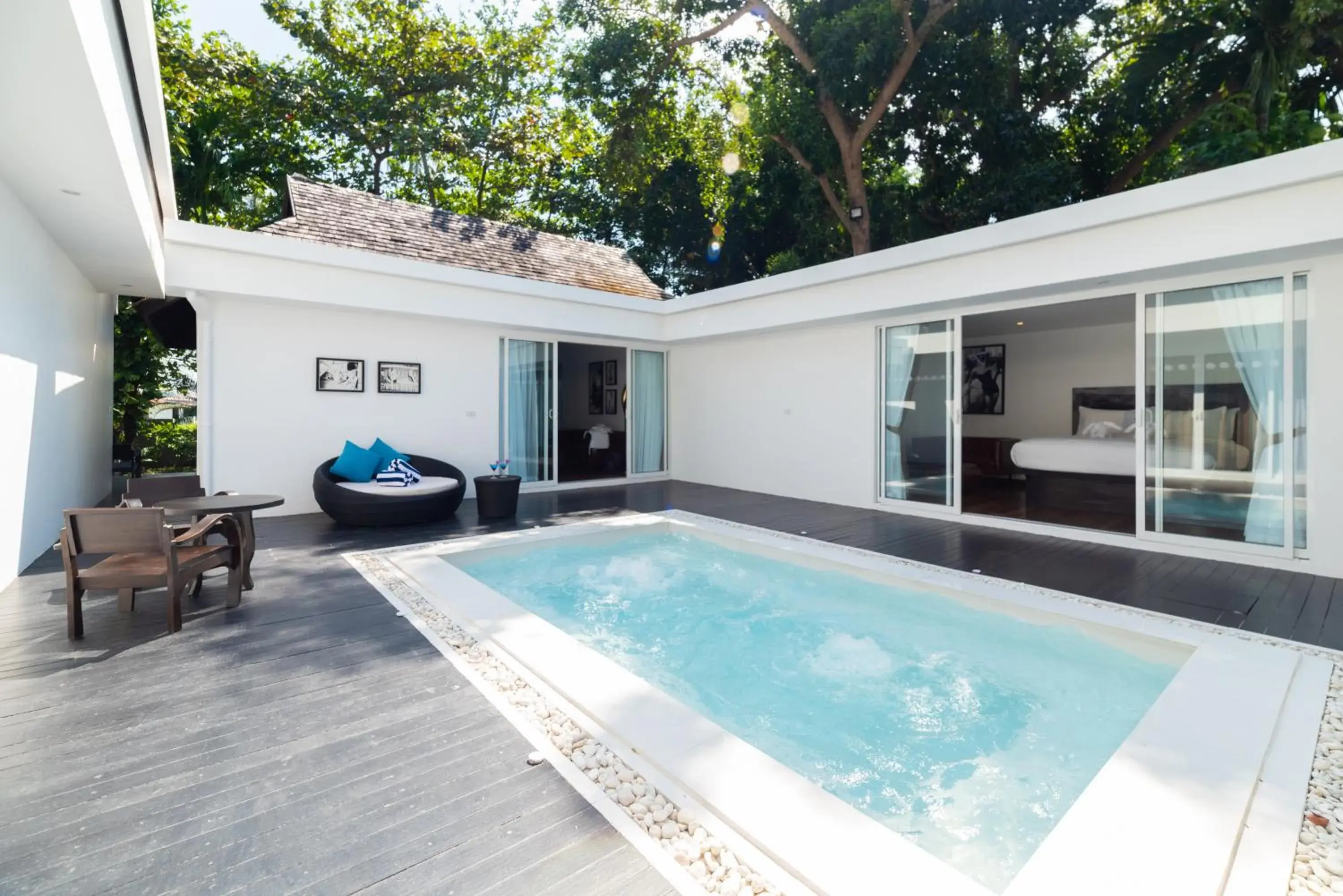 Deluxe Room with Shared Jacuzzi in Zara Beach Resort Koh Samui Deluxe Room with Shared Jacuzzi in Zara Beach Resort Koh Samui