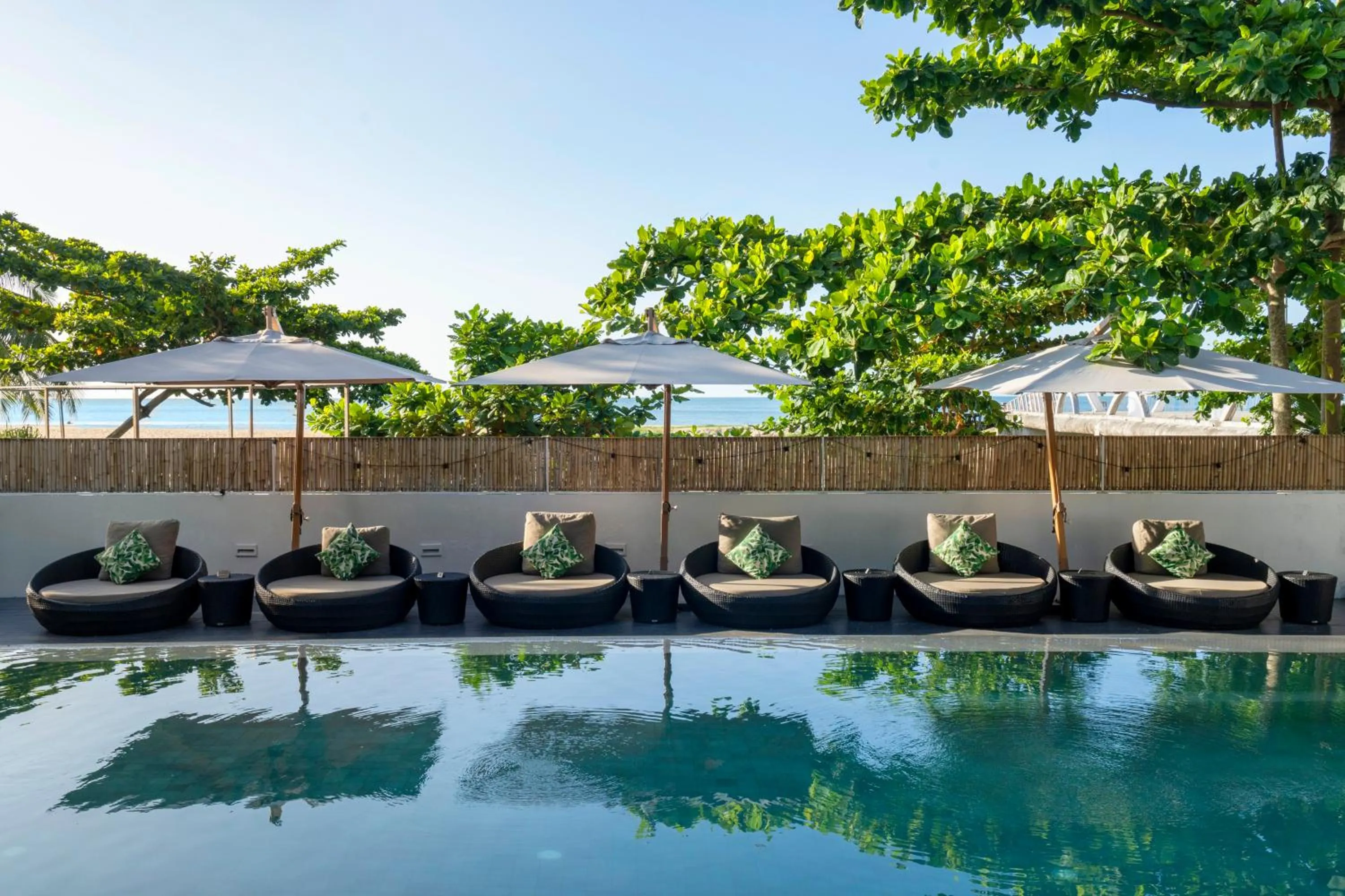 Swimming pool in Zara Beach Resort Koh Samui