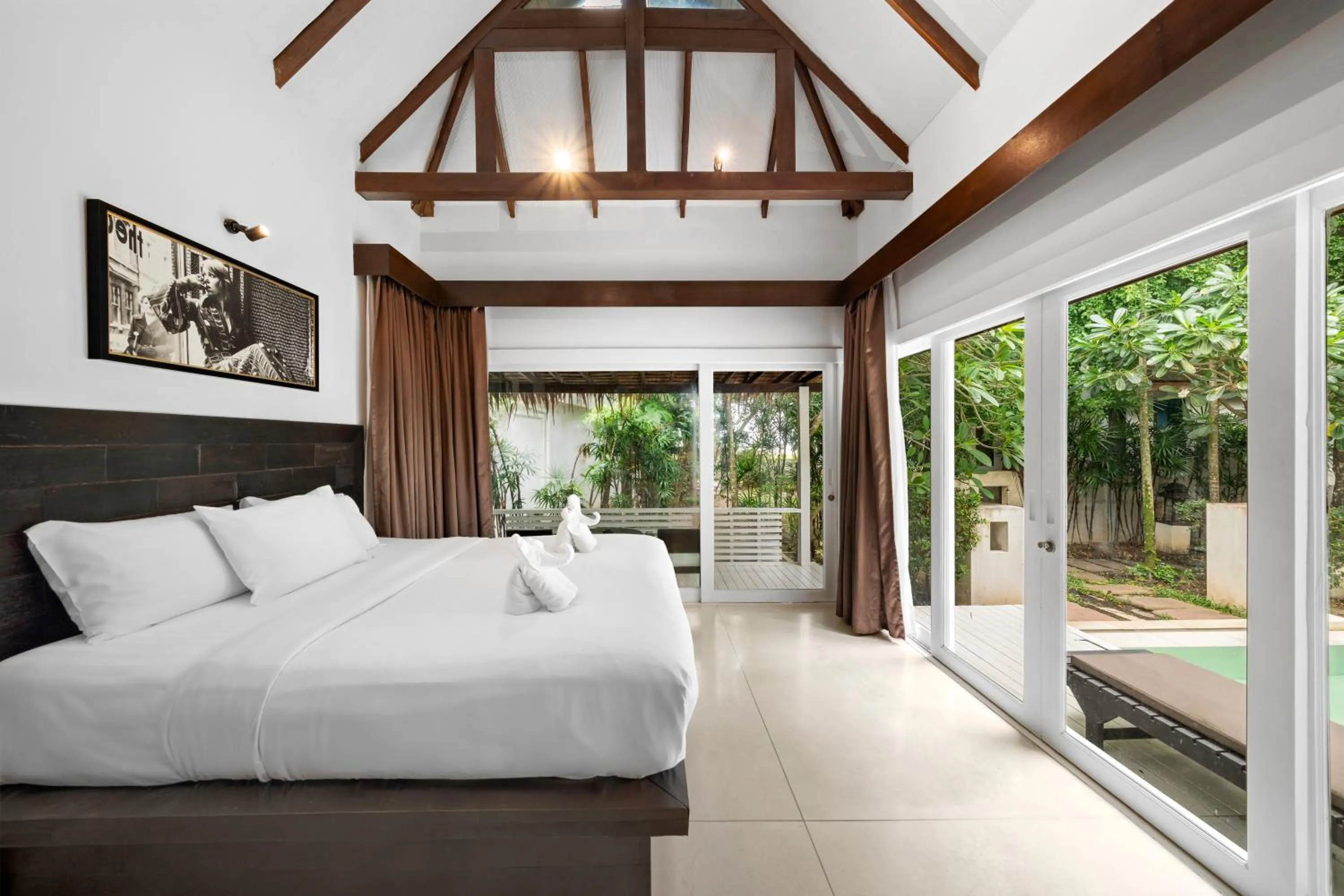 Bed in Zara Beach Resort Koh Samui