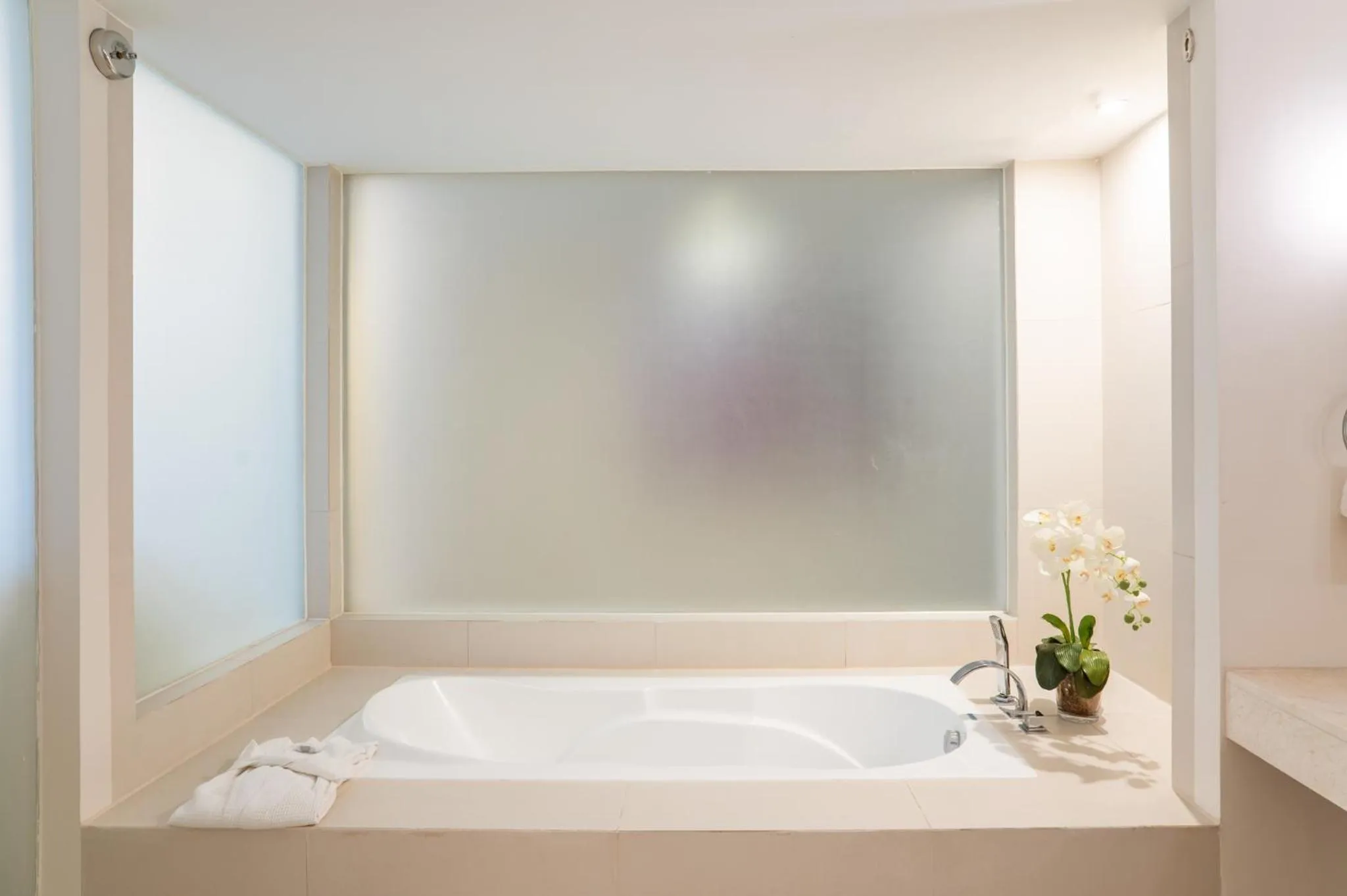 Bath in The Picasso Boutique Serviced Residences Managed by HII