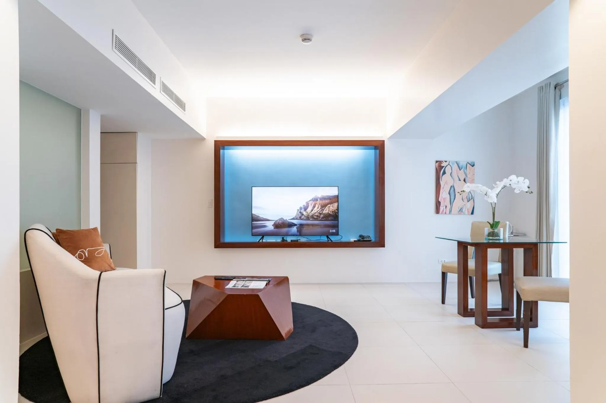 Communal lounge/ TV room in The Picasso Boutique Serviced Residences Managed by HII