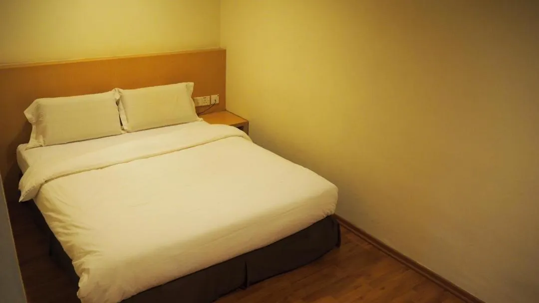 Bed in 906 Hotel Melaka Raya