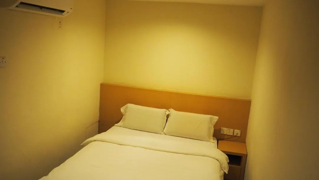 Bedroom, Bed in 906 Hotel Melaka Raya