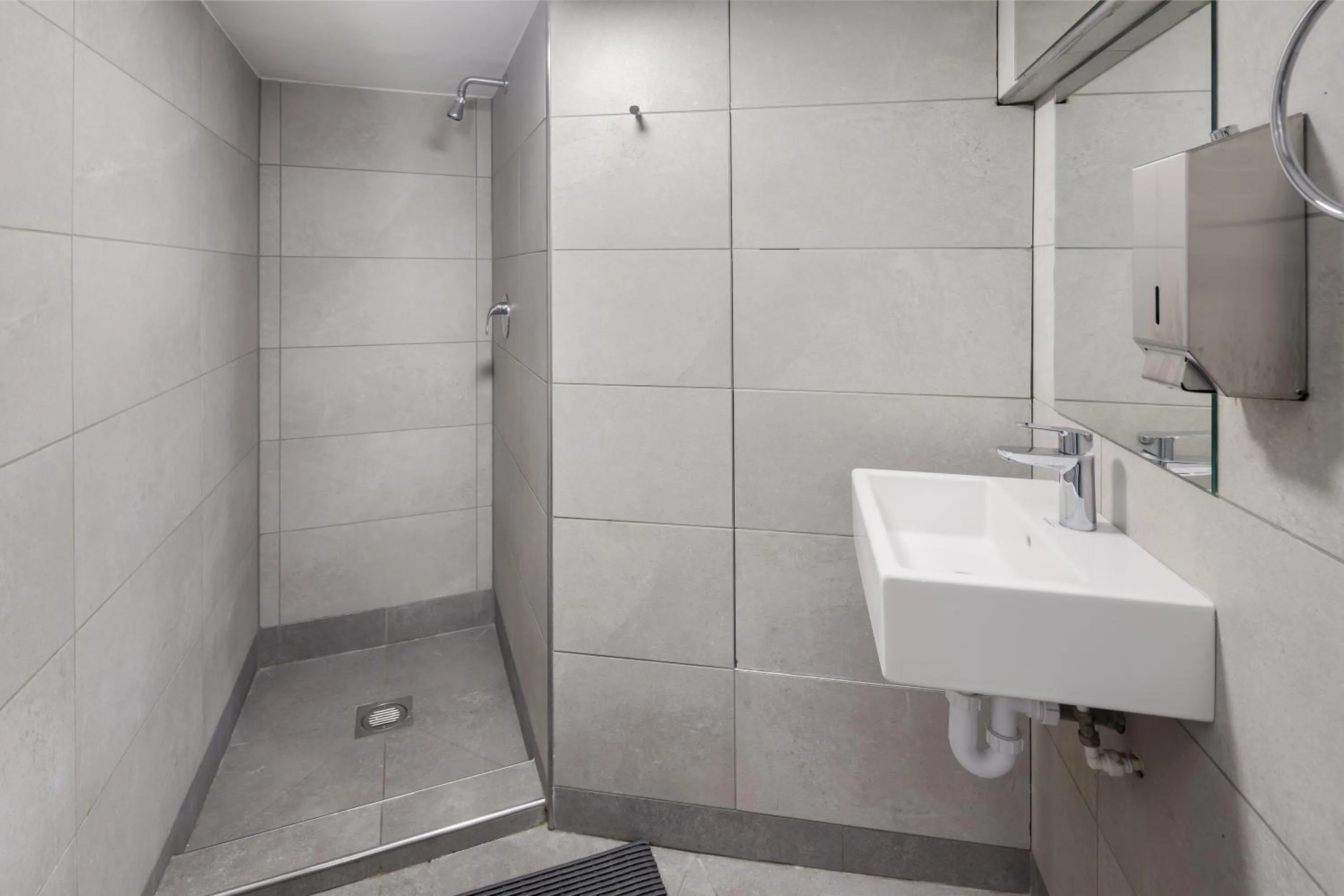 Bathroom in Astor Museum Hostel