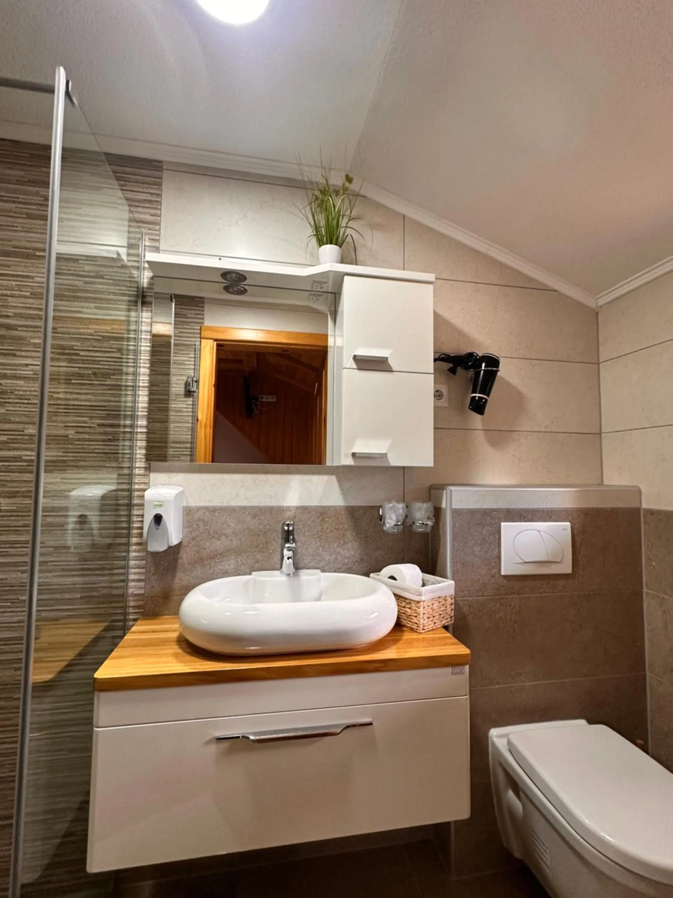 Shower in Guesthouse Green Valley