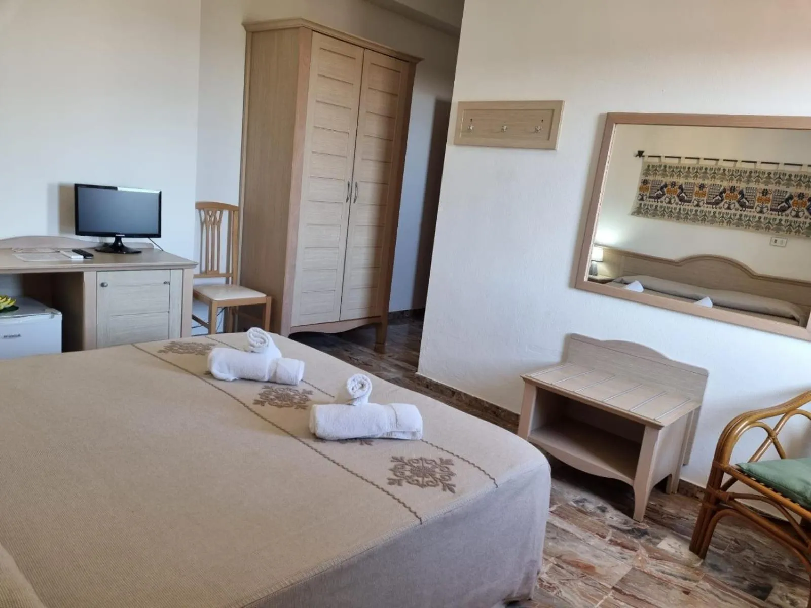 TV and multimedia, Bed in Hotel Plammas