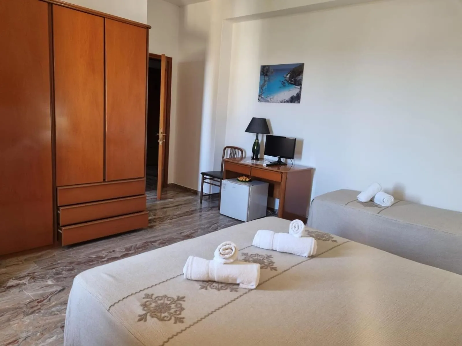 Photo of the whole room, Bed in Hotel Plammas