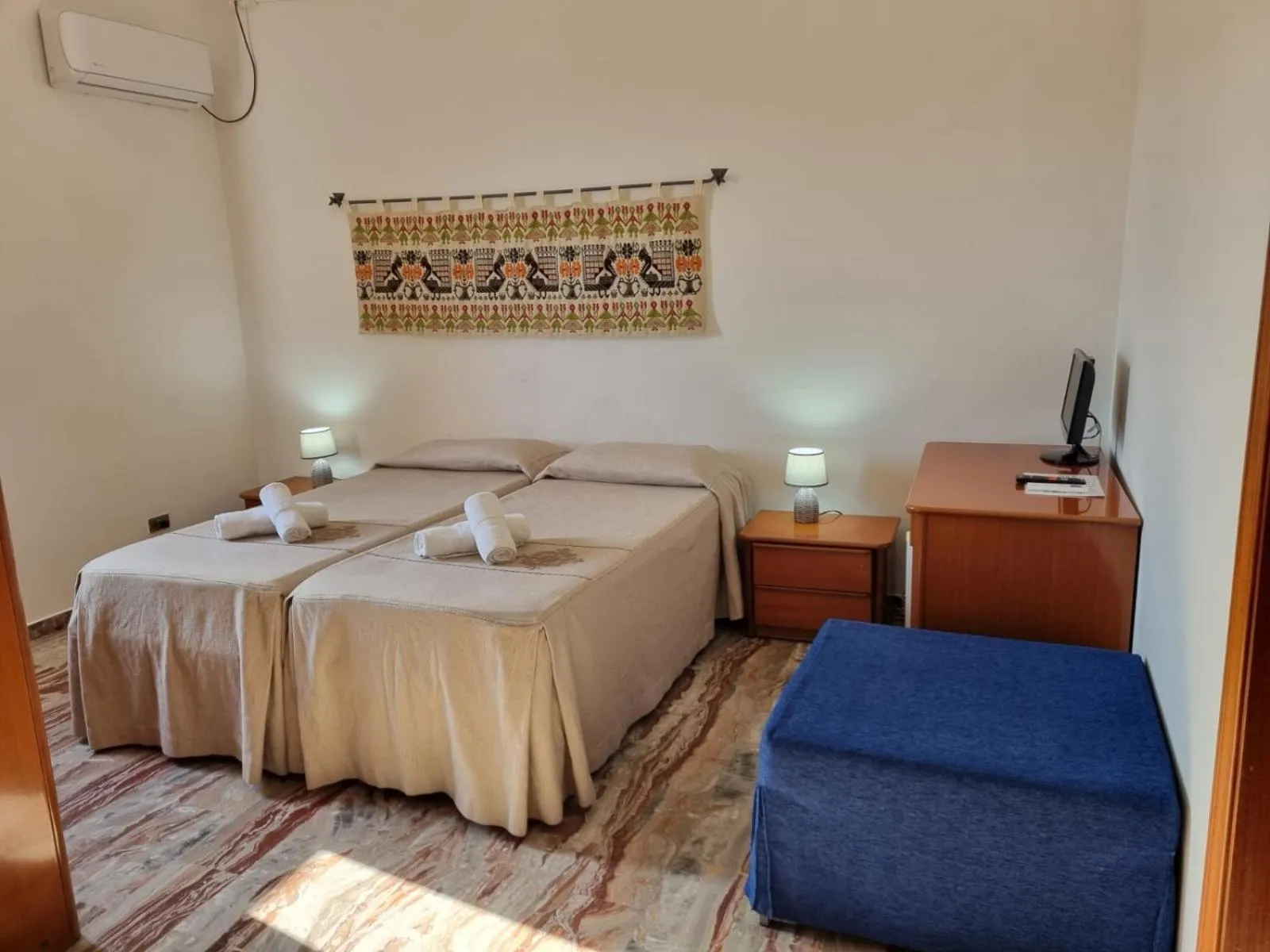 Photo of the whole room, Bed in Hotel Plammas