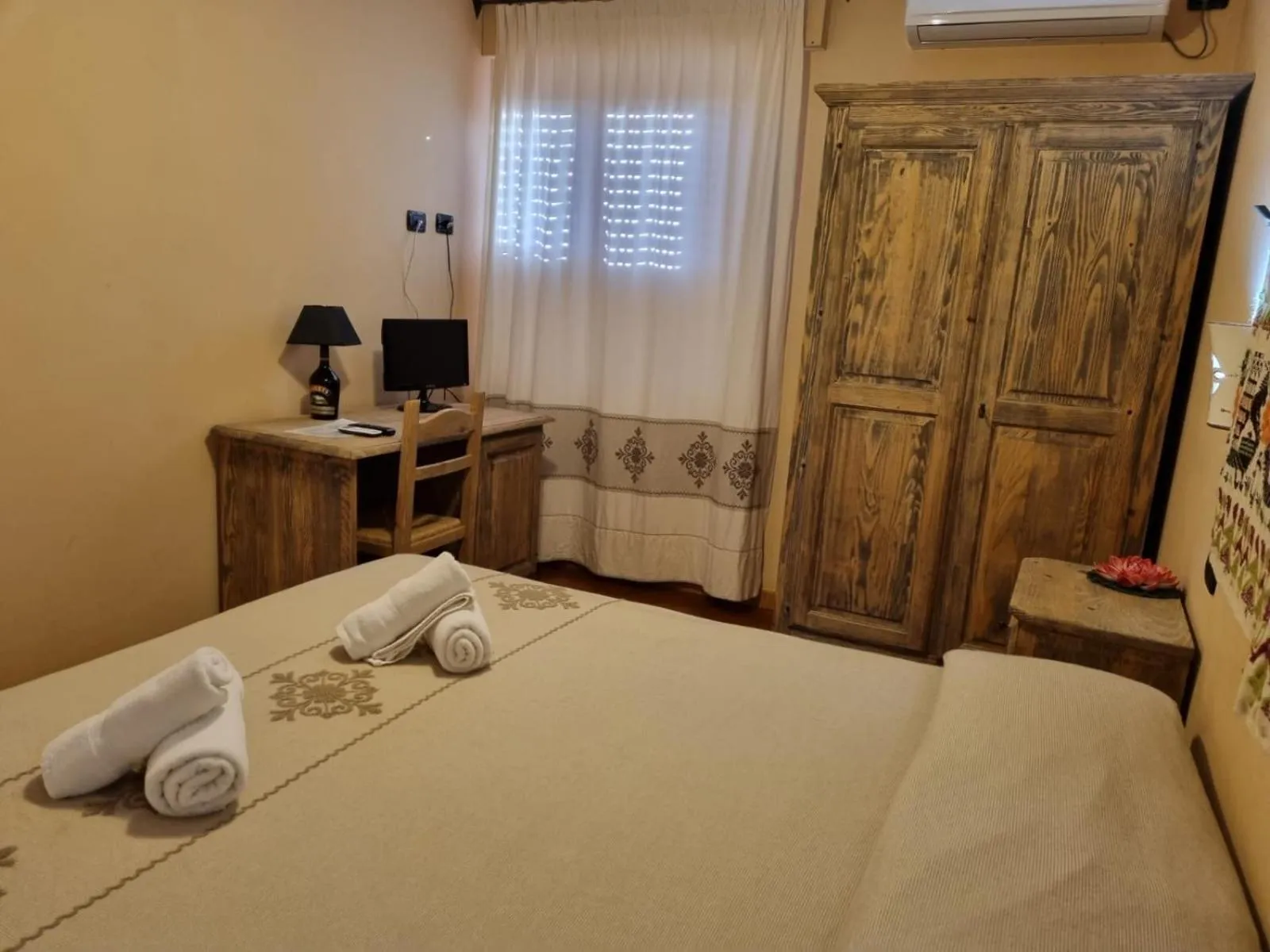 Photo of the whole room, Bed in Hotel Plammas