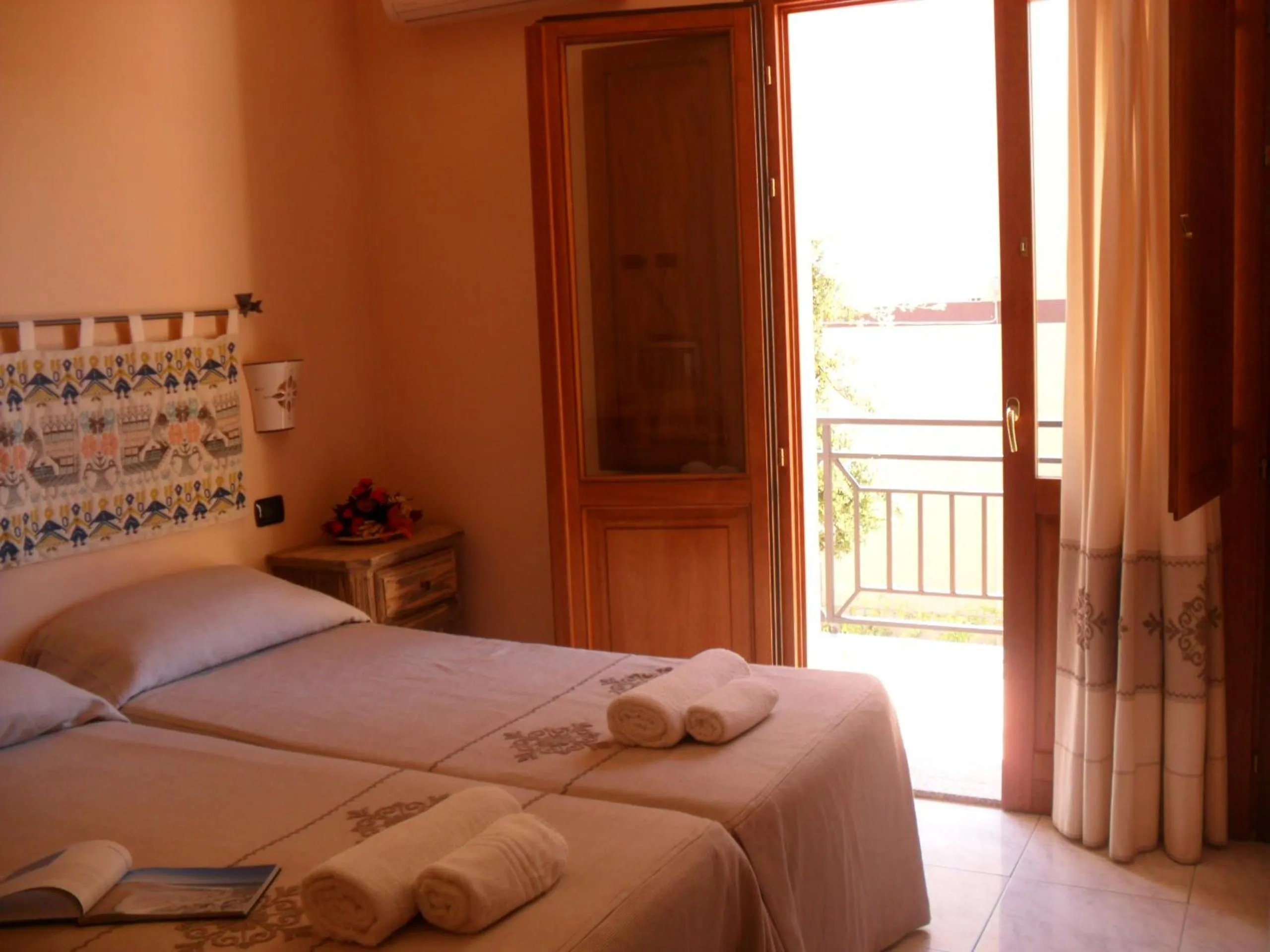 Day, Bed in Hotel Plammas